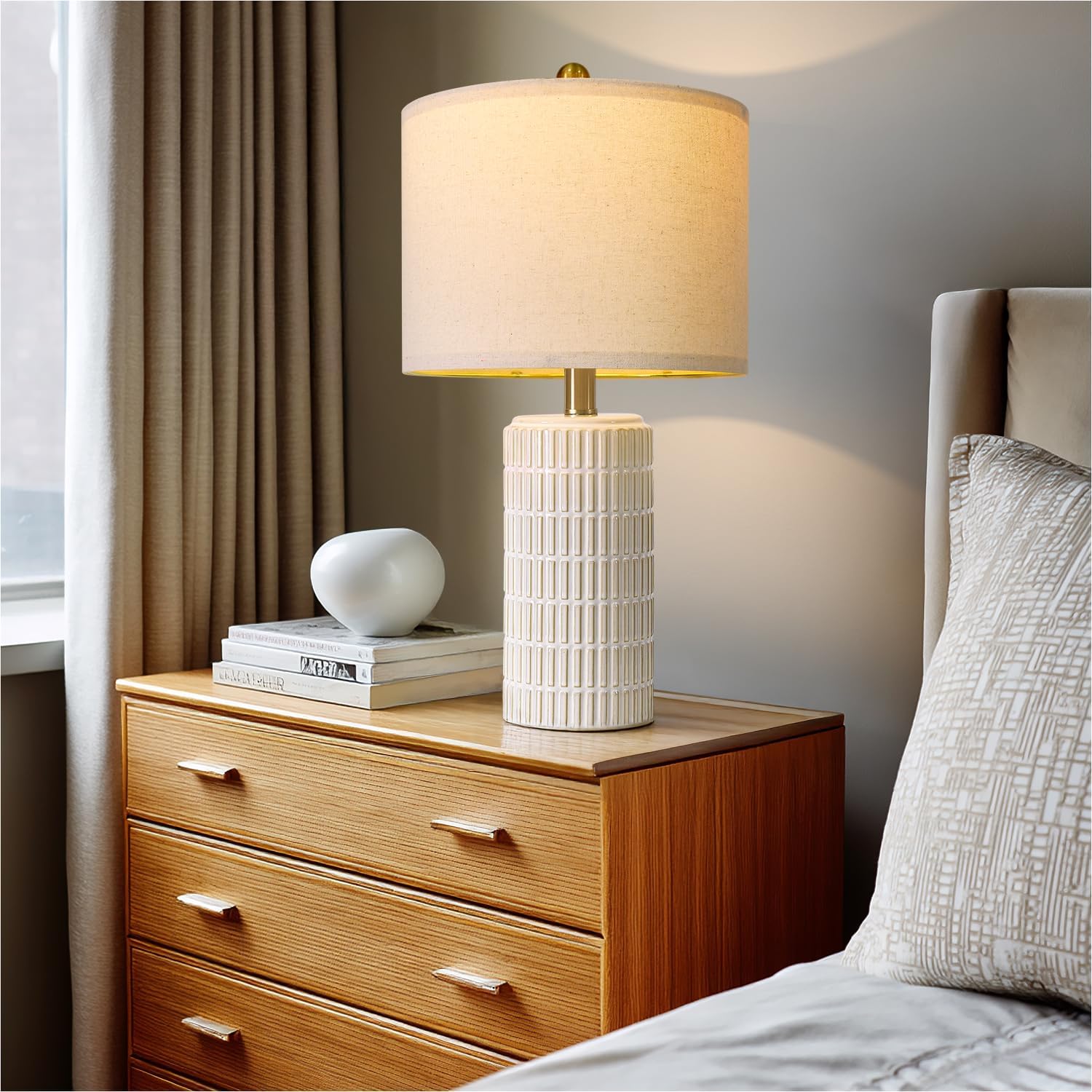 Detalle de PoKat 20.75" Small Ceramic Table Lamps (Set of 2) for Bedroom, White Bedside Nightstand Lamps