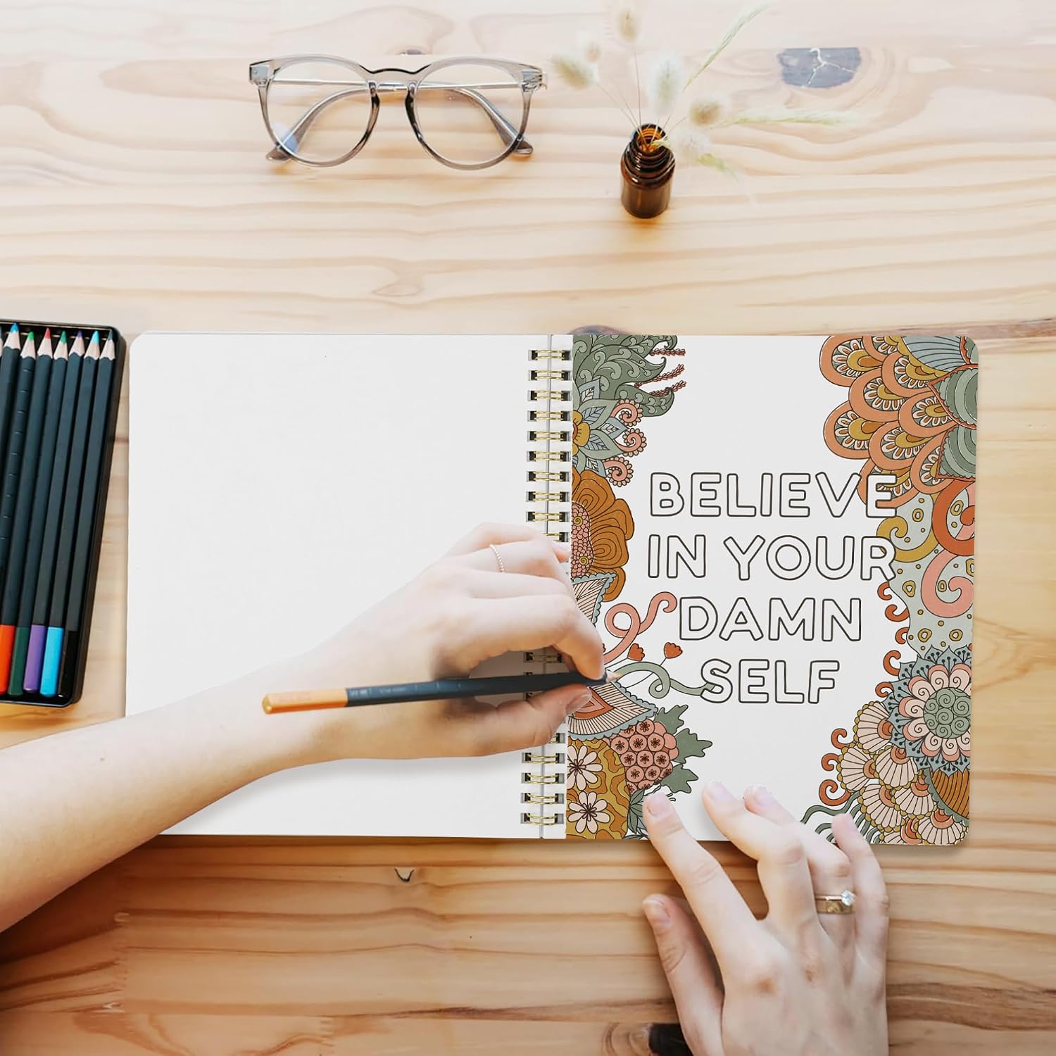 Detalle 2 de ZICOTO zic-acoloringbv6_25-042 Adult Coloring Books, 2-Book Spiral-Bound Set