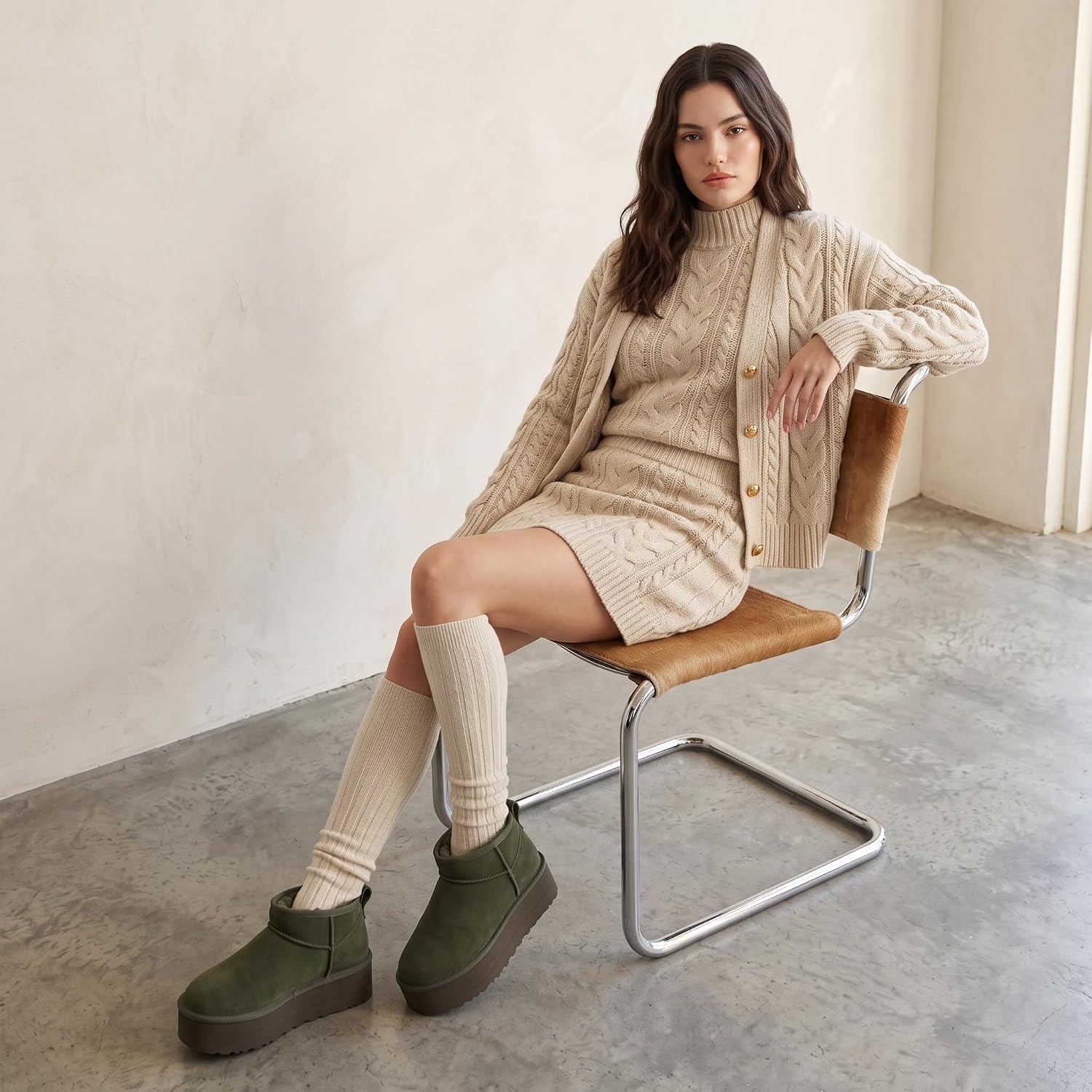 Detalle de CUSHIONAIRE Women's Platform Ankle Boots in Genuine Suede