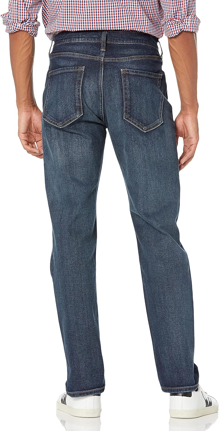 Detalle 2 de Amazon Essentials Men’s Athletic-Fit Stretch Jeans (Discontinued Colours)