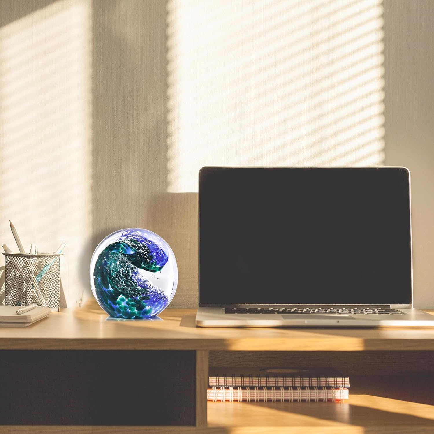 Detalle de Hand Blown Ocean Waves Glass Ball Paperweight
