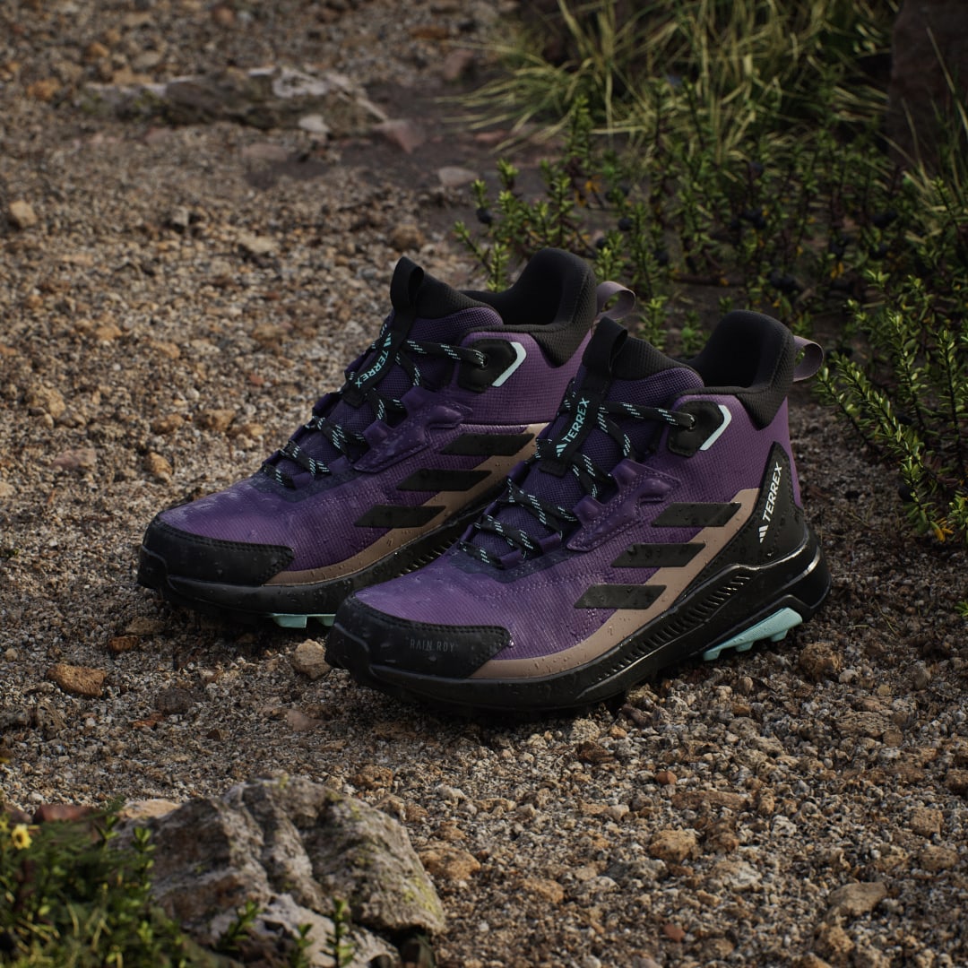 Detalle 2 de adidas Terrex Anylander Mid Rain.Rdy Hiking morada: zapatilla de senderismo media resistente a la lluvia