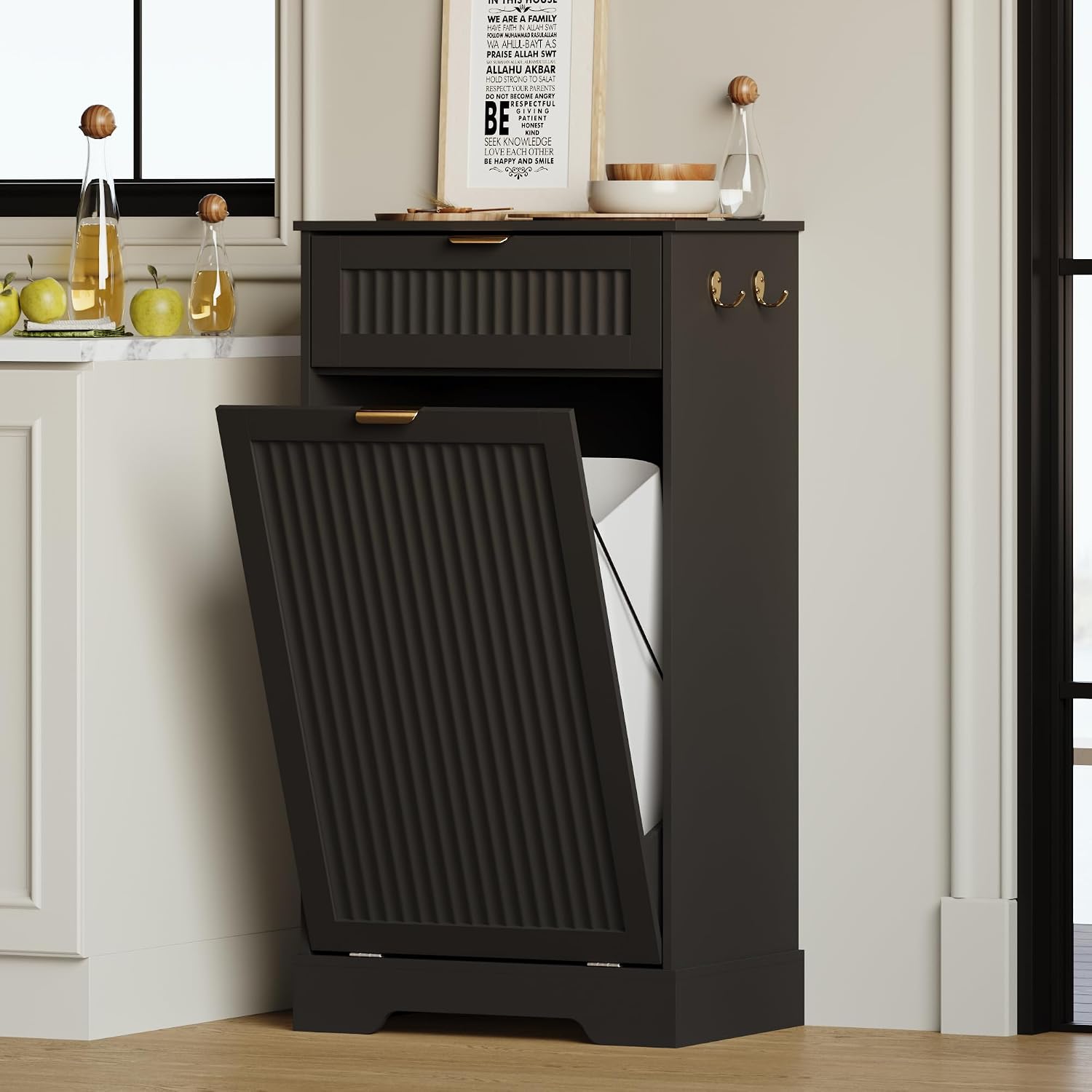 Detalle de METOTI HLG186-BK-01 Tilt-Out Trash Cabinet, 13-Gallon, Black Fluted