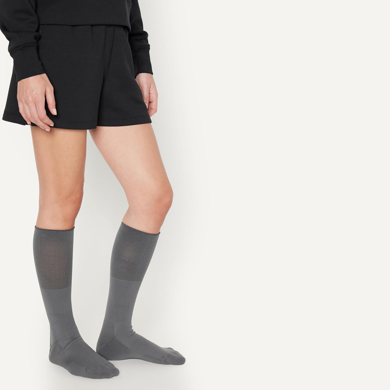 Detalle de Amazon Essentials Women's Soccer Socks 3 Pairs