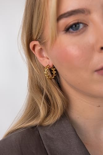 Detalle de Purelei Tiny Leaf Ohrringe, Gold – zarte Blatt-Ohrringe aus Edelstahl