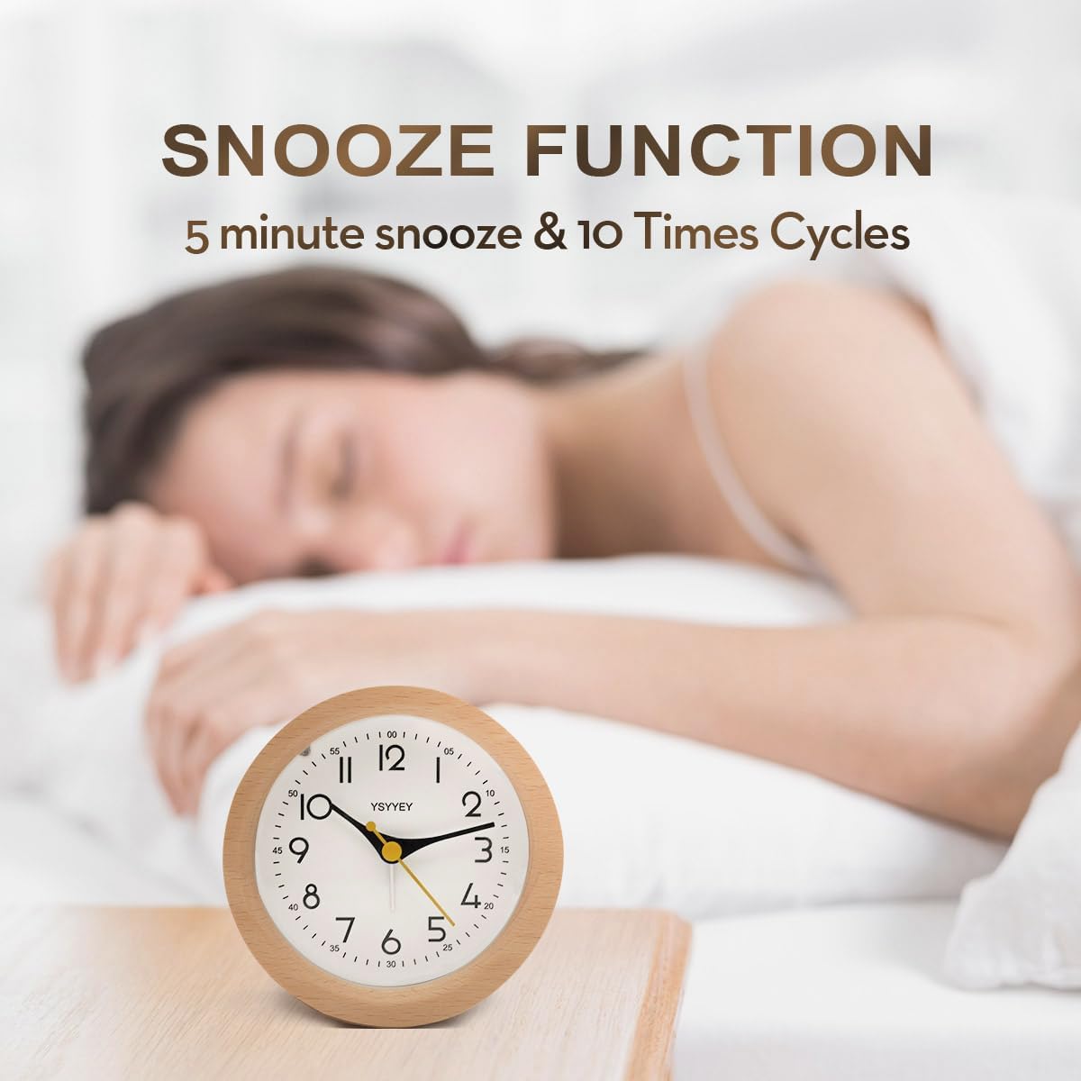 Detalle de YeyYey Wooden Alarm Clock Silent Analogue – Natural Wood Bedside Clock with Snooze