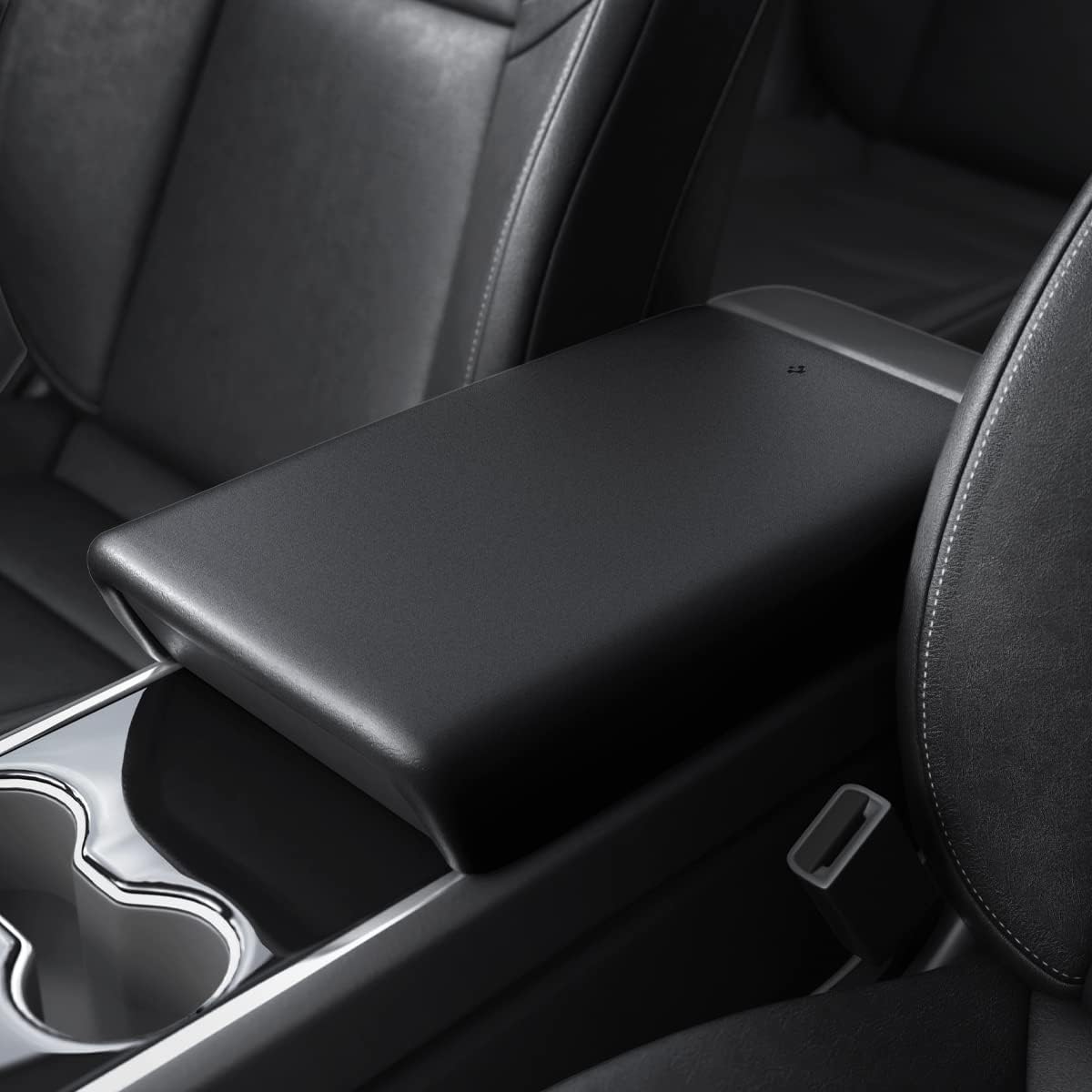 Detalle de Spigen copertura per console centrale con bracciolo in TPE antiscivolo per Tesla Model Y (~2024) e Model 3 (2021-2023) – Nero