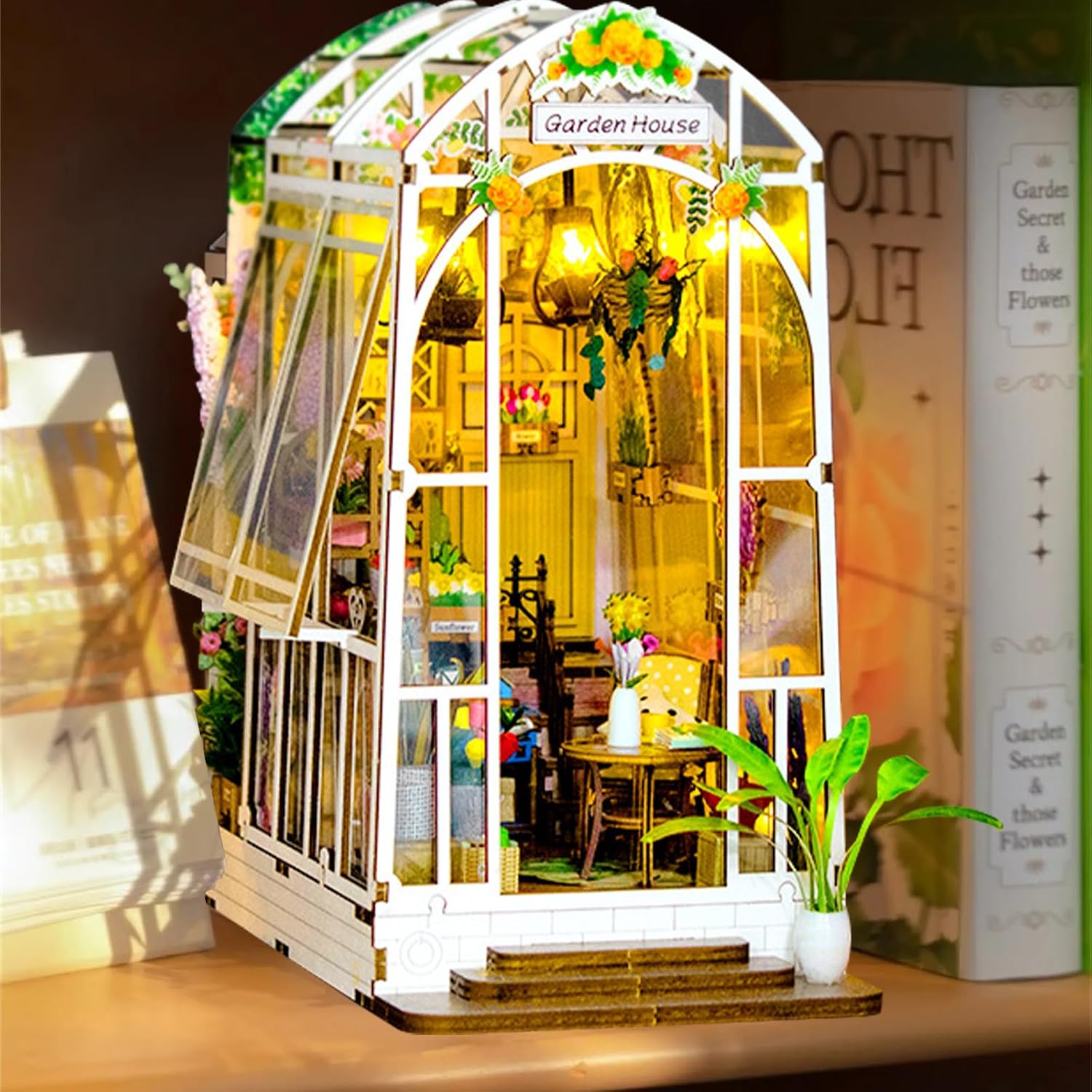 Detalle de DIY Book Nook Kit Gartenhaus mit LED Licht