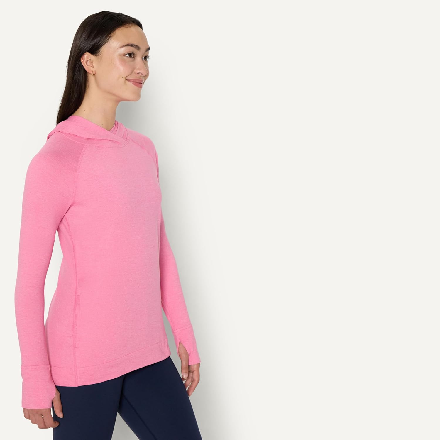 Thumbnail 1 de Amazon Essentials Women’s Athletic Soft Performance Lightweight Long-Sleeve Pullover Hoodie