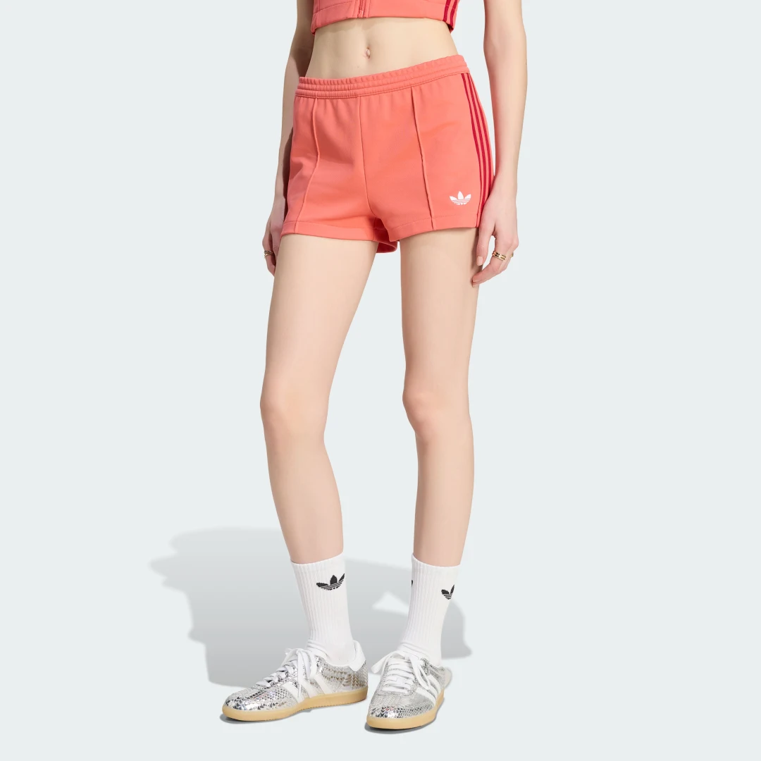 Detalle de Pantalón corto clásico Adidas en rojo – ficha de compra