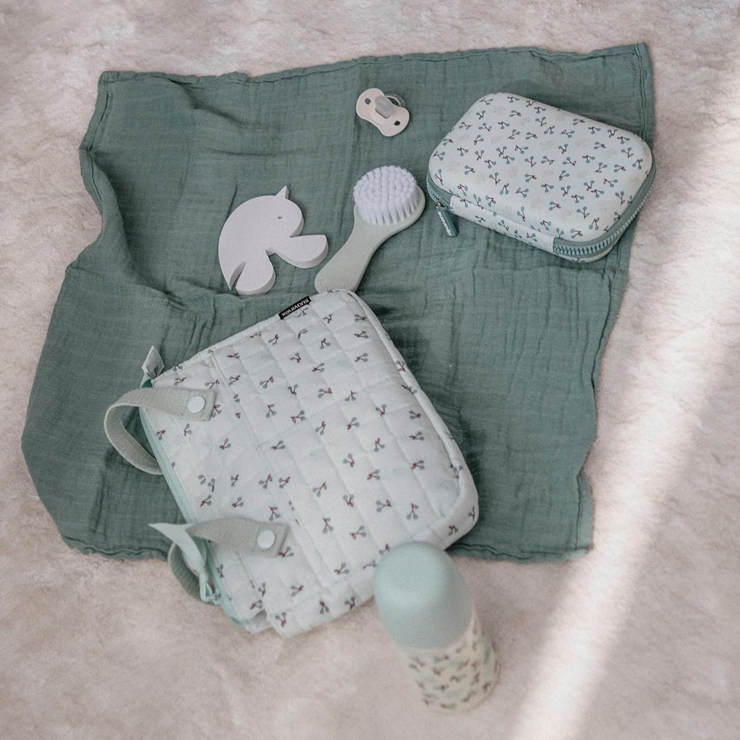 Detalle de Suavinex Trousse de Soin Bébé — Ensemble 6 pièces pour ongles, dents et cheveux