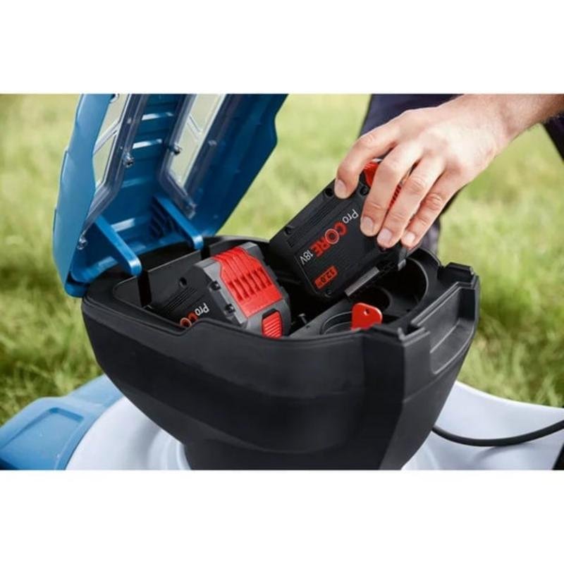 Thumbnail 1 de Cortacésped de empuje Bosch GRA 18V2-46: libertad sin cables con recogida de 60 L y tracción a 4 ruedas