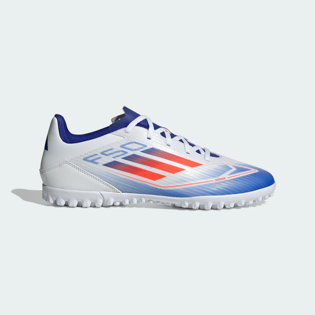 Thumbnail 1 de Zapatilla de fútbol F50 Club moqueta de Adidas – blanco