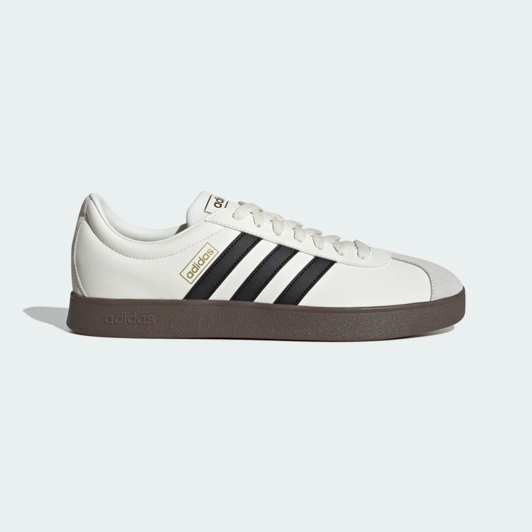 Detalle de VL Court Classic Shoes de Adidas: zapatillas blancas para estilizar el día a día