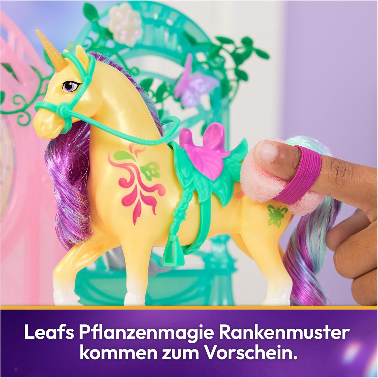 Detalle de Unicorn Academy Ava & Einhorn Leaf Leaf Stall Spielset mit Farbwechseleffekt (Figuren ca. 11/12 cm) und 15 Accessoires – für Kinder ab 4 Jahren