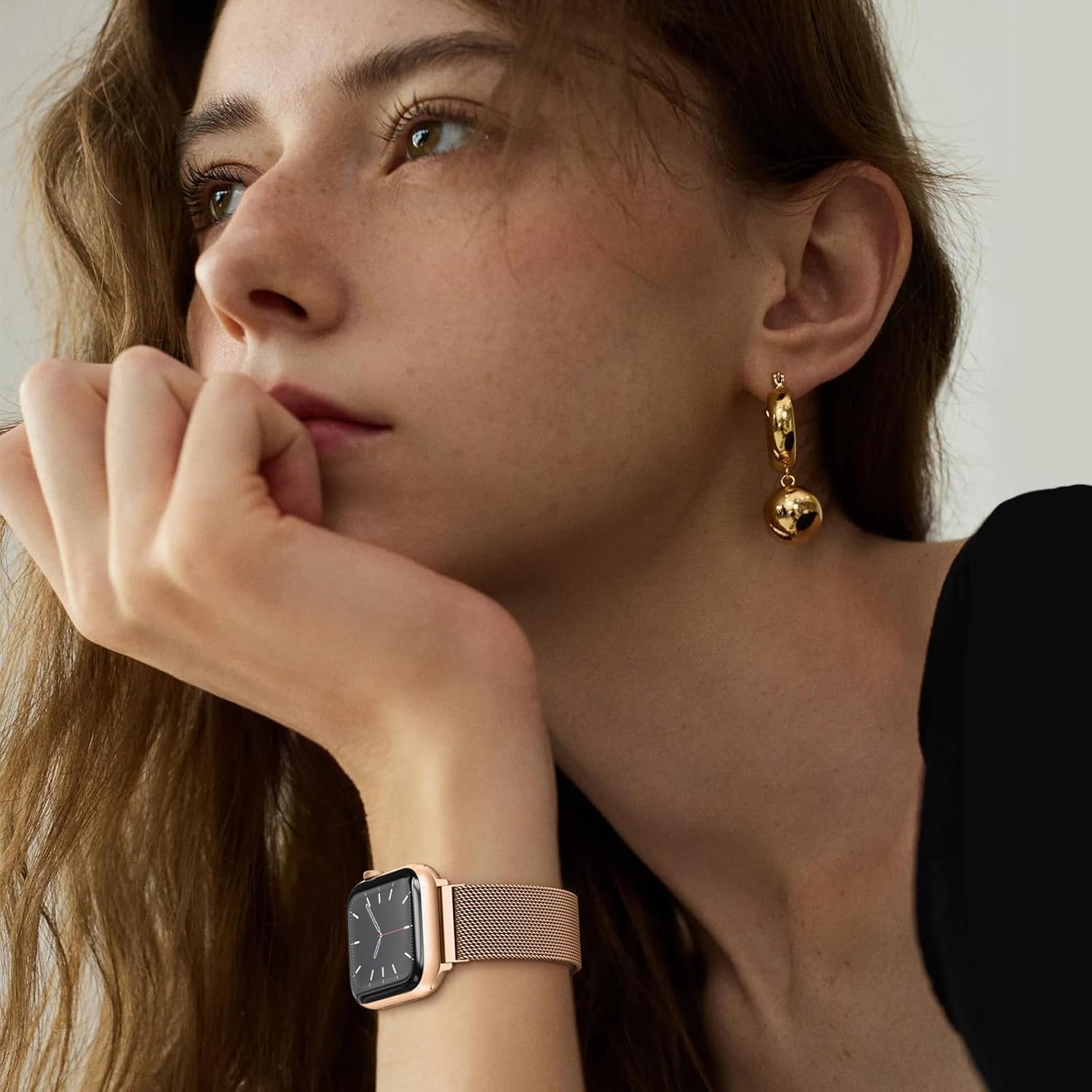 Detalle de MRAIN-H Magnetic Stainless Steel Apple Watch Band (46–49mm) for All Sized Wrists