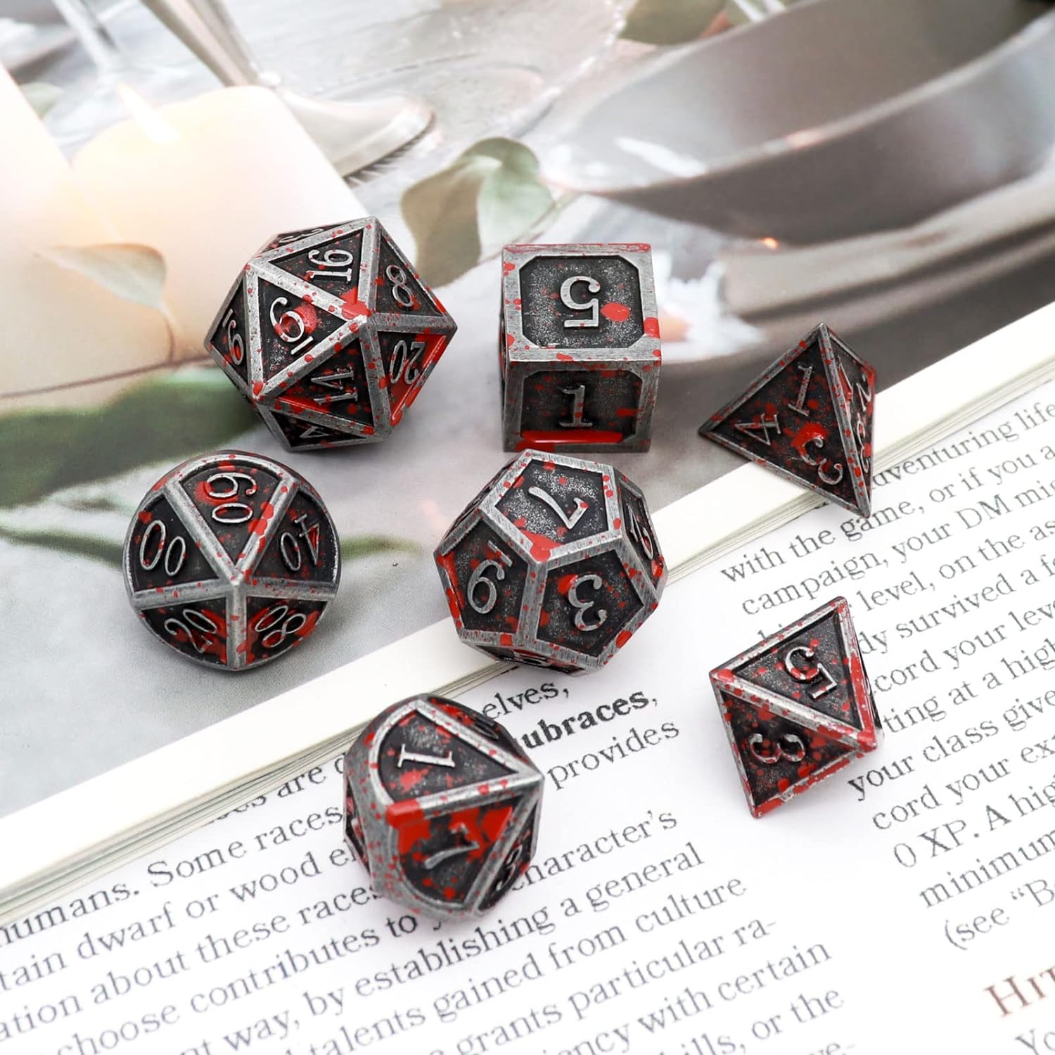 Detalle de Haxtec Bloodstained Metal DND Dice Set (7 pcs) with Leather Dice Bag
