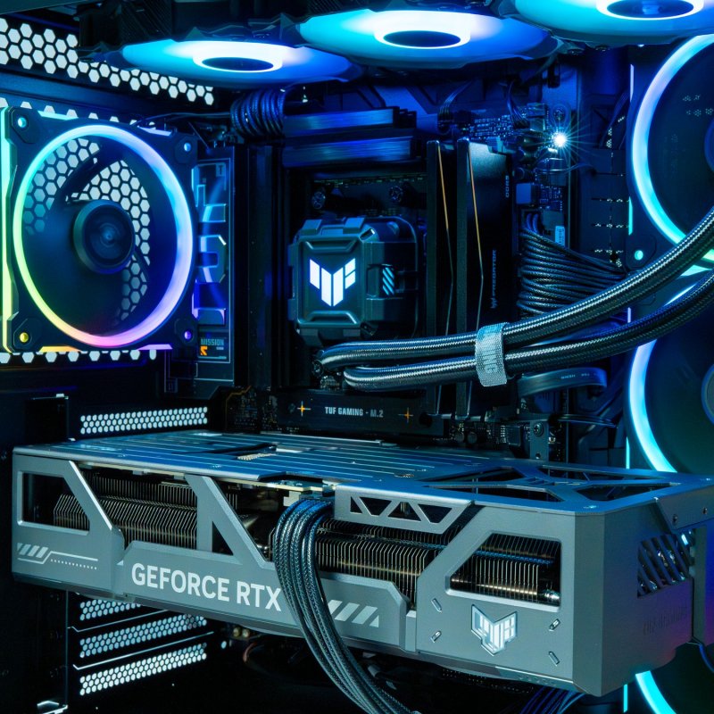 Detalle 2 de Epical-Q TUF Strength Iron VIII: PC con Ryzen 7 9800X3D, 32 GB, 2 TB NVMe y RTX 5070