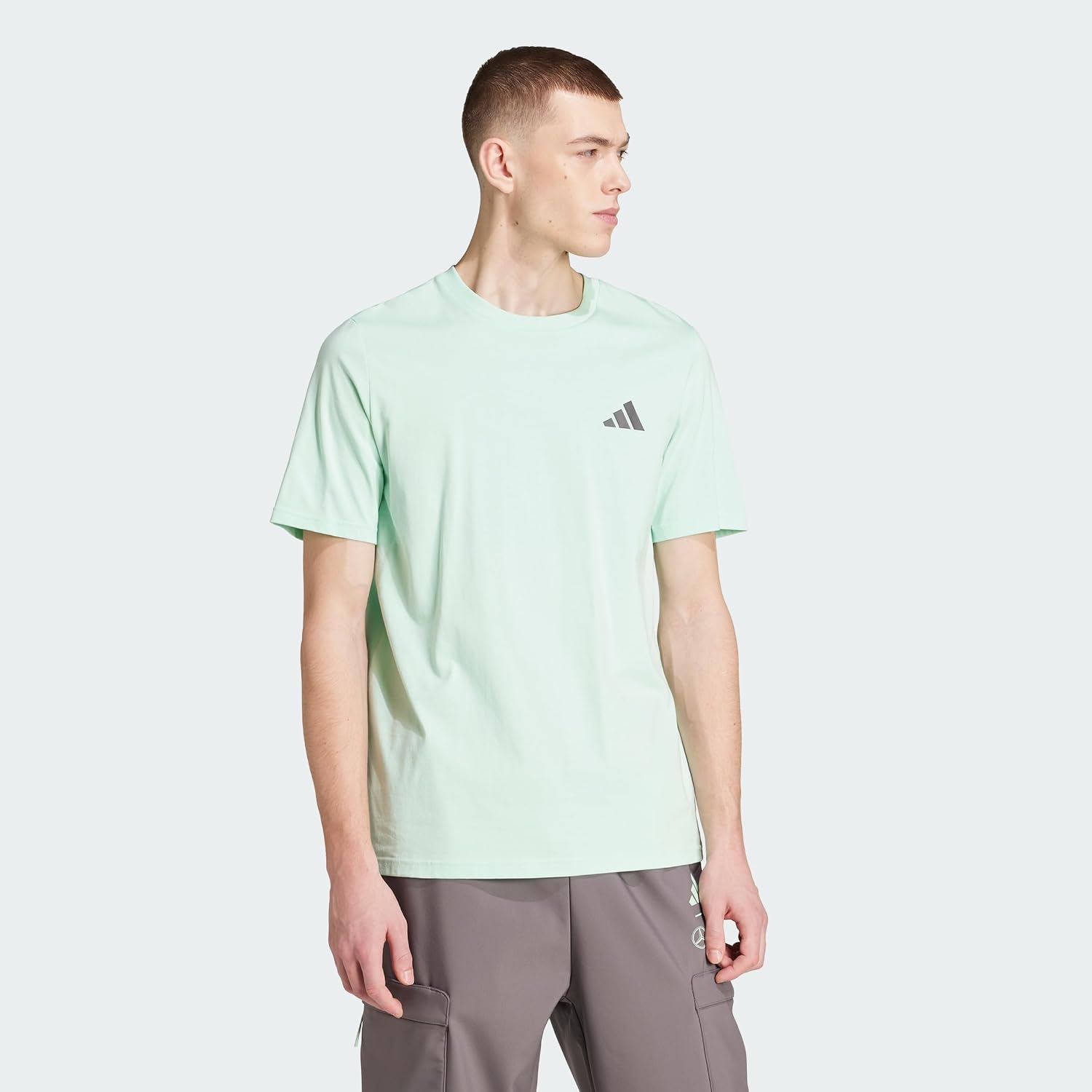 Detalle de Adidas Homme Mercedes-AMG Petronas Formula One Team Premium Woven Graphic Tee – T-shirt coton