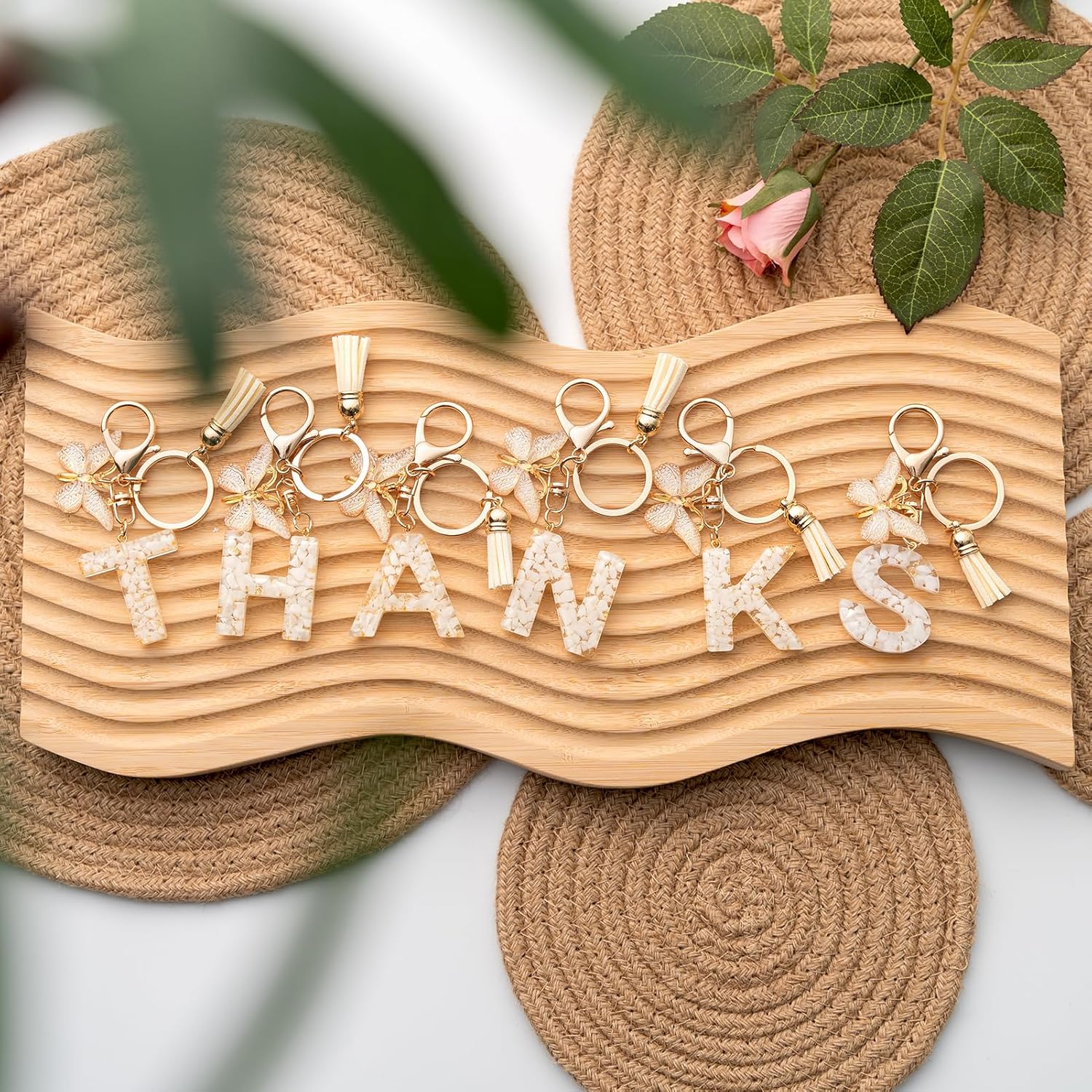 Detalle de MORSUNBELA Schlüsselanhänger Buchstabe Mädchen – Schmetterling Design mit Quaste, personalisierbar A–Z