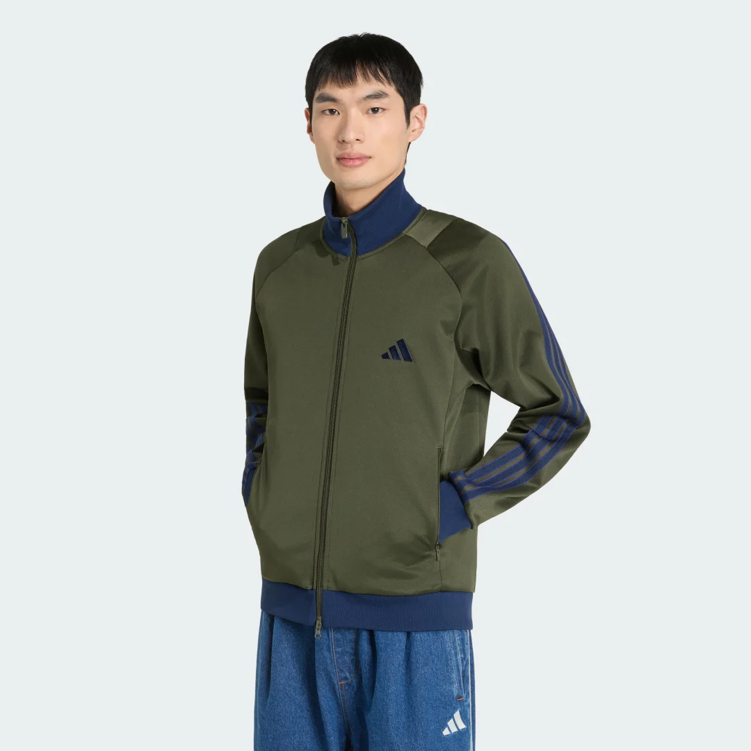 Detalle de SUDADERA DE CORTE CLÁSICO Y PIQUÉ STADIUM de Adidas – Verde