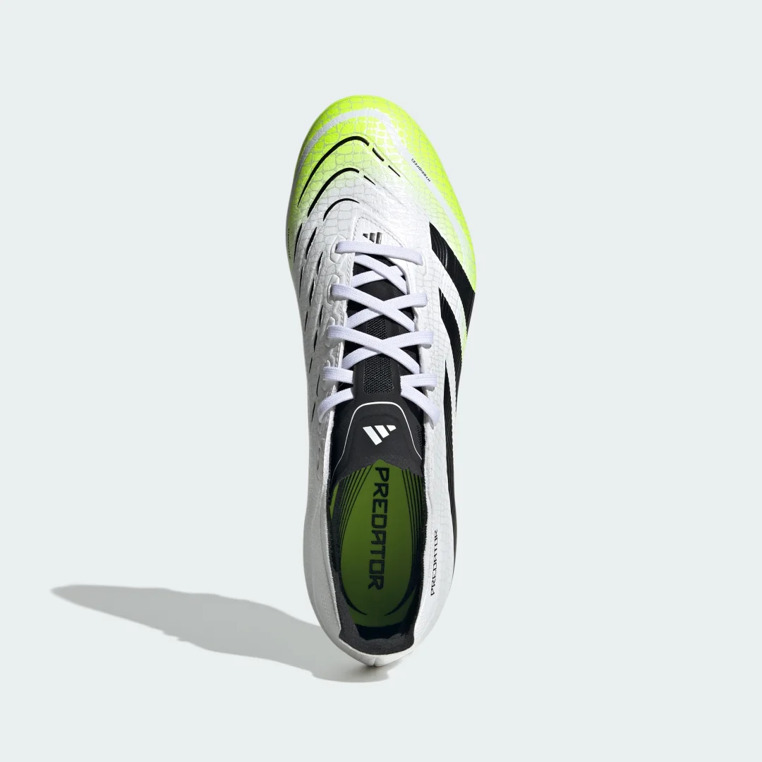 Detalle de Adidas Predator League multisuperficie: ¿merece la pena esta bota blanca para fútbol?