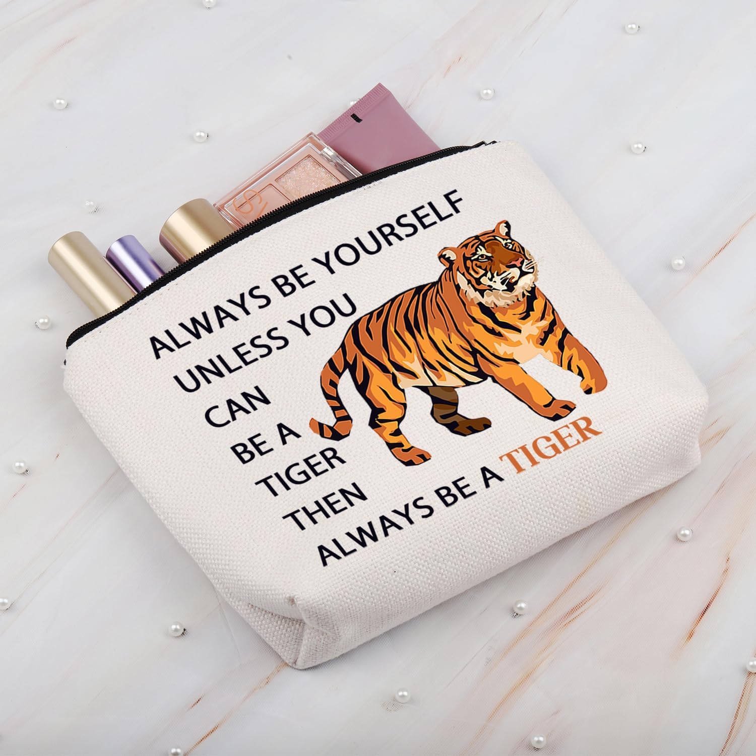 Detalle de PLITI Tiger Themed Makeup Bag: Always Be Yourself, Unless You Can Be a Tiger