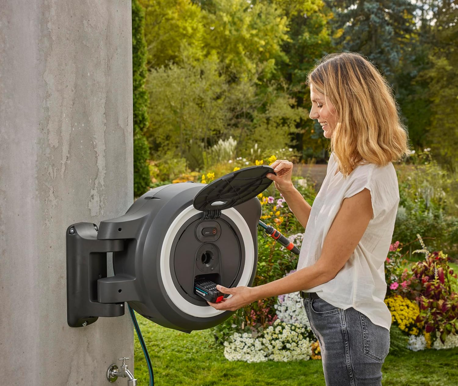 Thumbnail 4 de GARDENA Akku-Wand-Schlauchbox PowerRoll XXL Ready-to-use-Set (mit 40 m Schlauch, RollControll+)