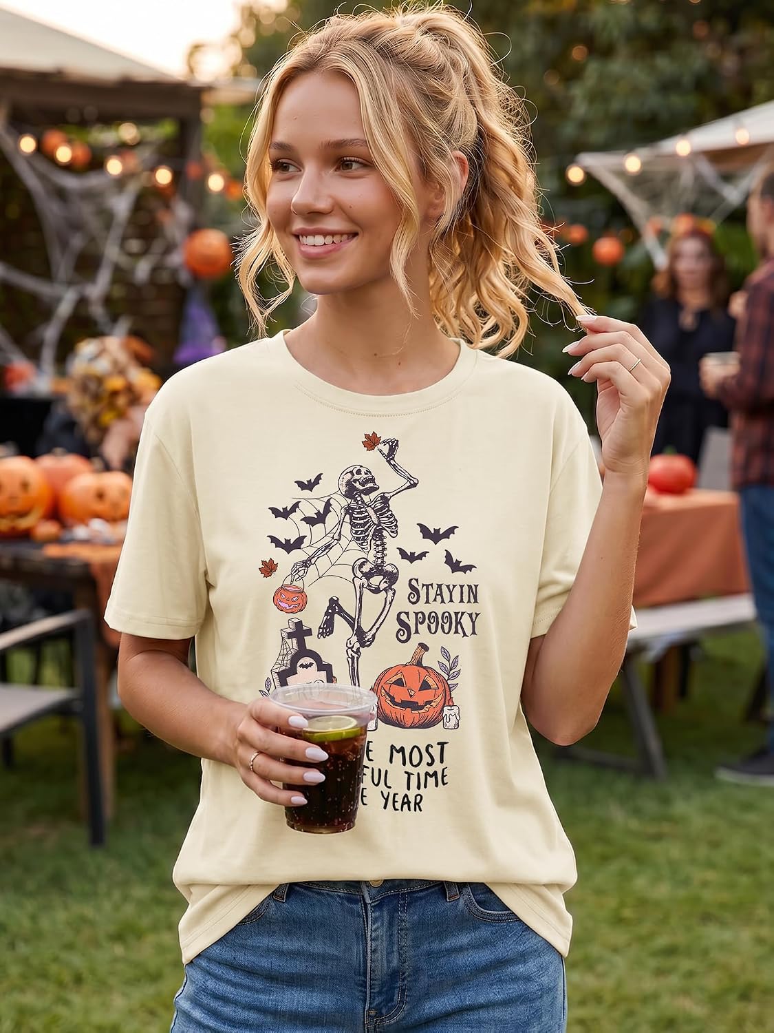 Detalle 1 de Zellea Halloween T-Shirt for Women with Ghost, Pumpkin, Witch and Skeleton Graphics