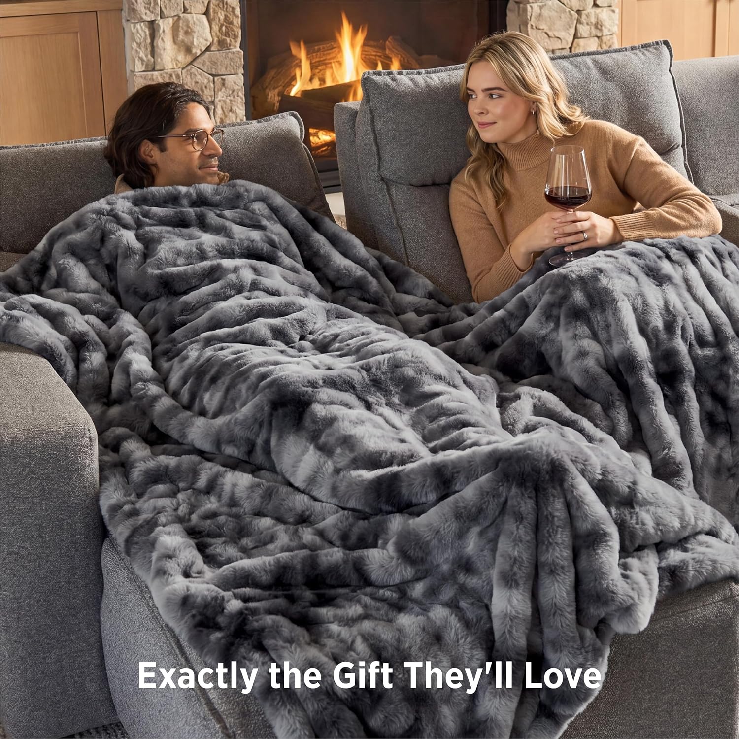 Detalle 1 de Bedsure Faux Fur Blanket, 104" x 90