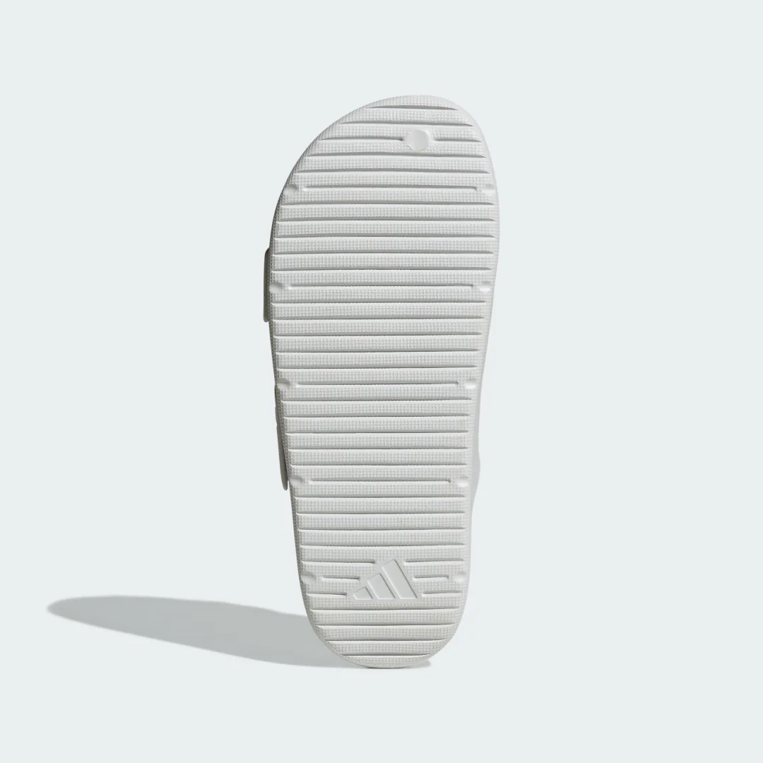 Detalle de Sandalias ZNSORY de Adidas: comodidad básica para el día a día