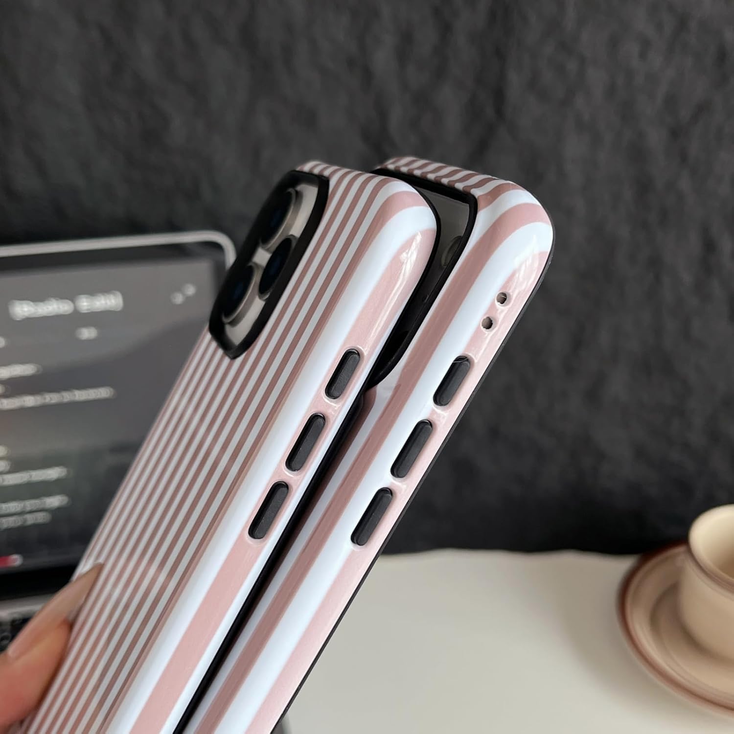 Thumbnail 4 de Longlayss iPhone 17 Pro Max Case — Cute Striped Shockproof Slim TPU & Hard PC Cover (Light Brown)