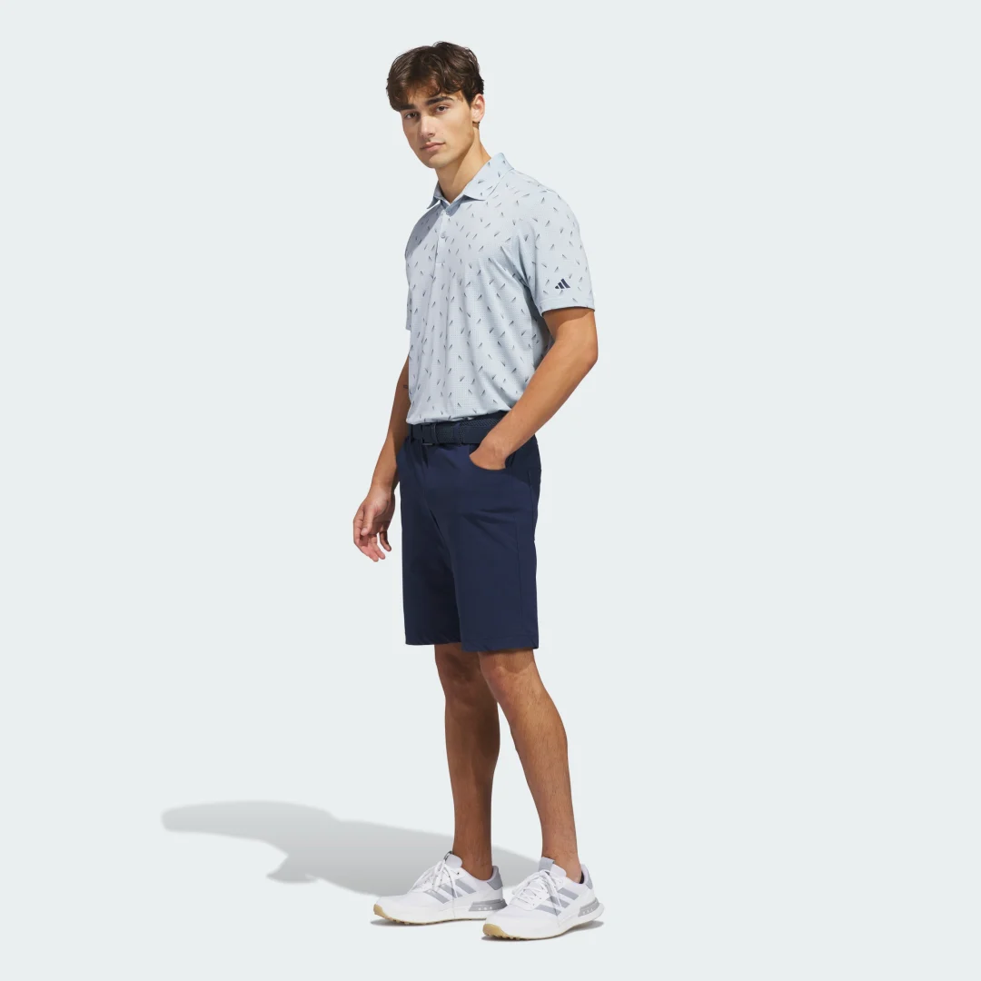 Detalle de Pantalón corto Ultimate365 5-Pocket Golf de Adidas — azul, comodidad para la cancha