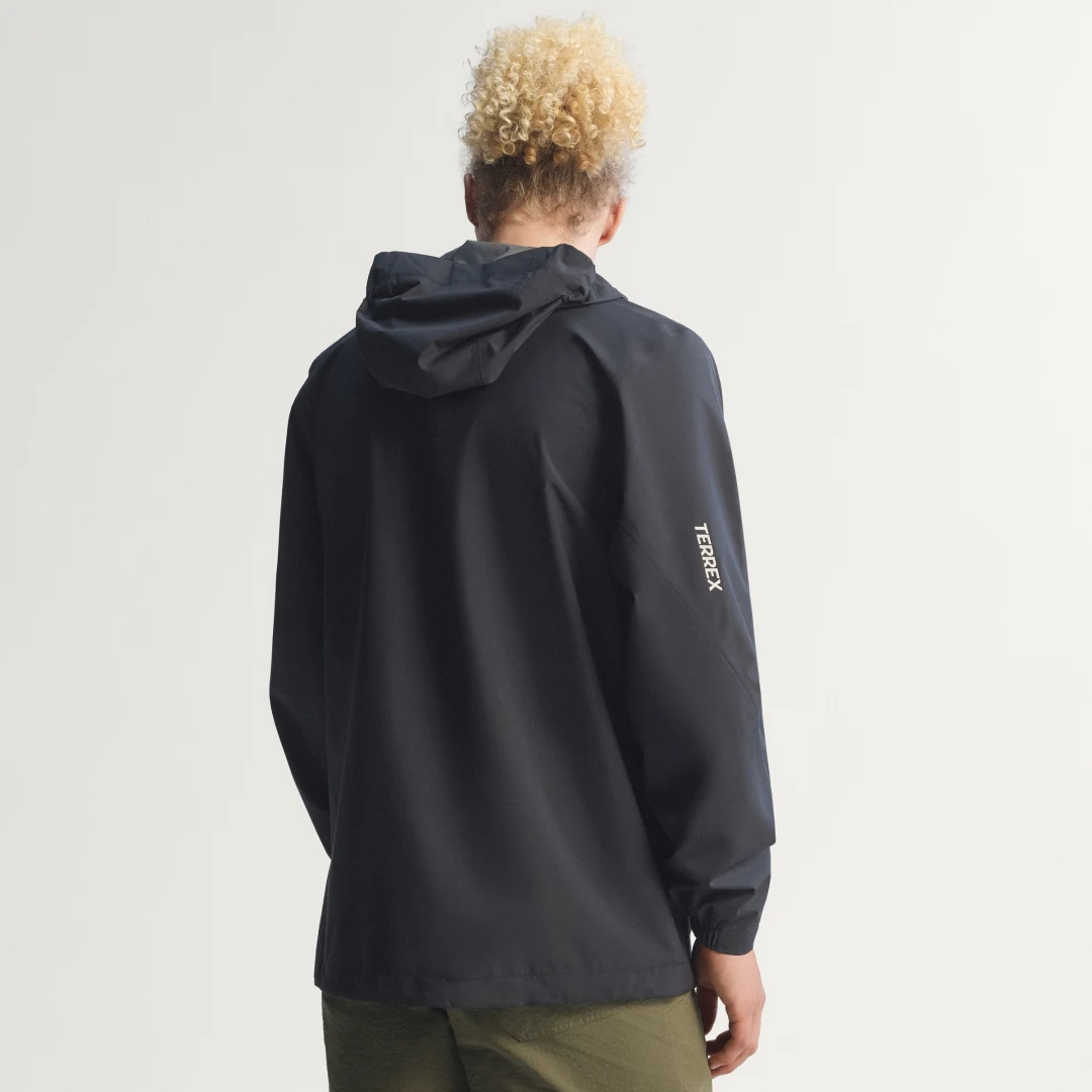 Detalle de Chubasquero Terrex Multi 2.5 Layer CLIMAPROOF en negro — Adidas