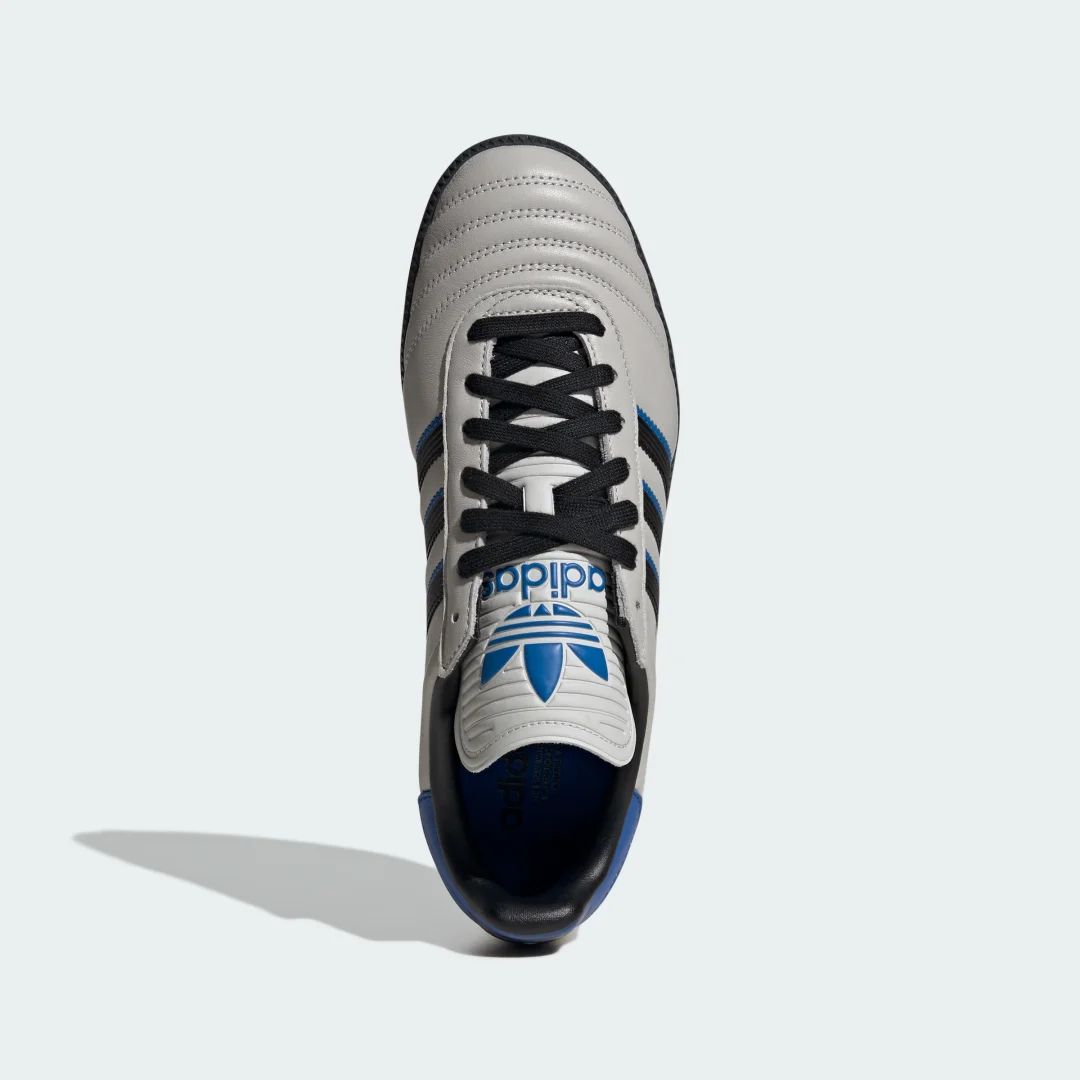 Detalle 2 de Adidas Samba JP Gris — versión JP de la clásica Samba