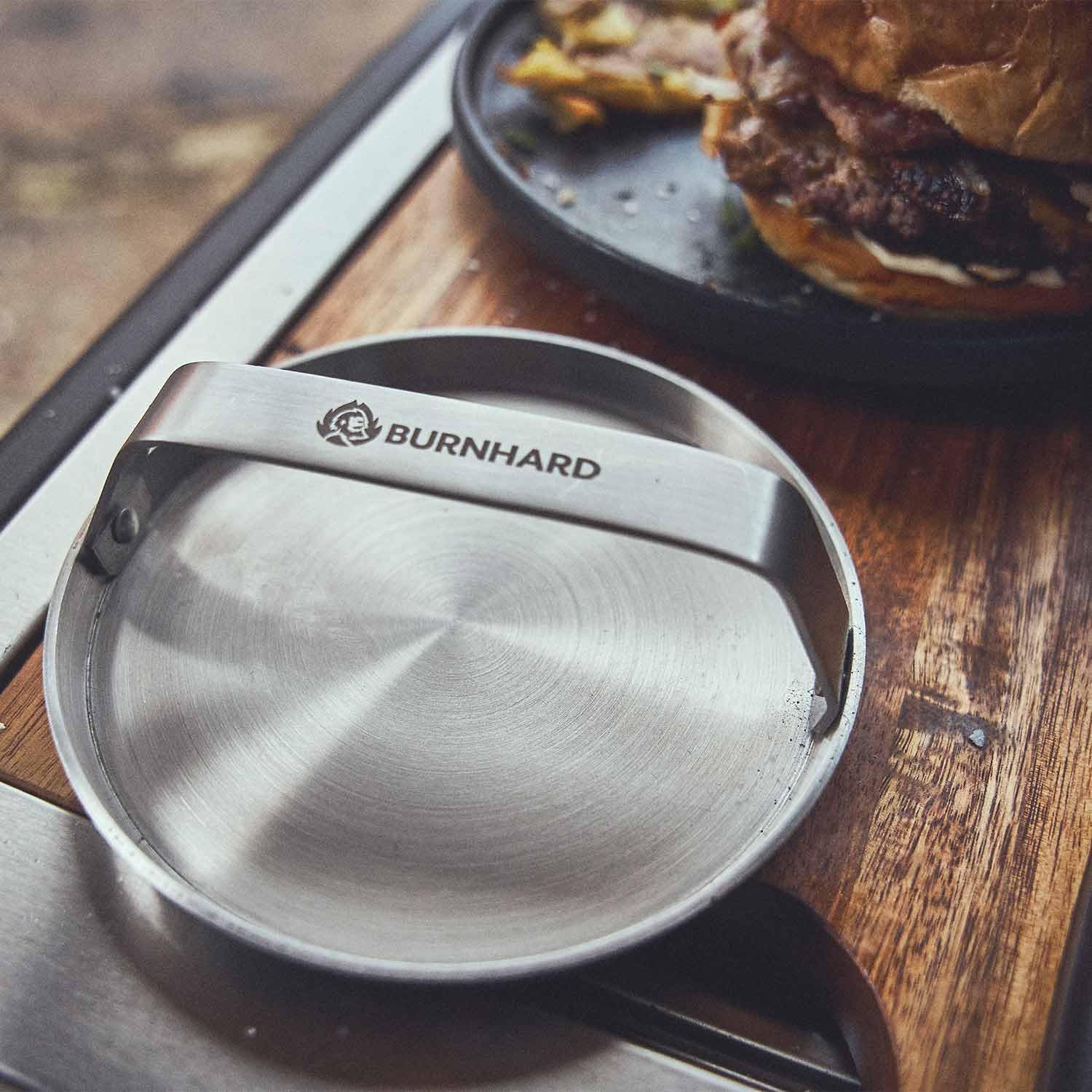 Detalle de BURNHARD Edelstahl Burger Smasher 14 cm – Grillpresse mit extra breitem Griff, spülmaschinenfest
