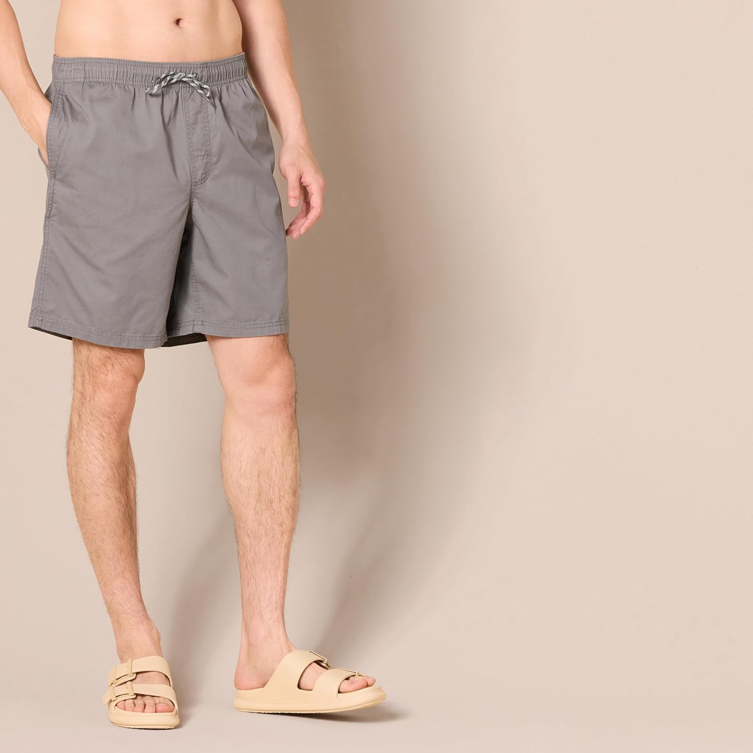 Thumbnail 2 de Amazon Essentials Men's Relaxed Fit 8" (20cm) Cotton Elasticated Waist Pull On Drawstring Walk Shorts
