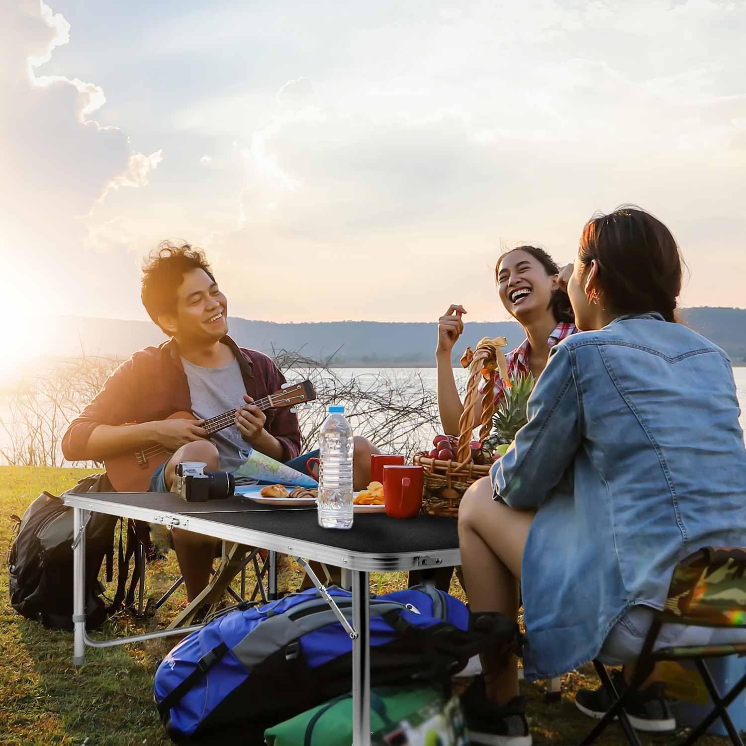 Detalle de Klappbarer Multifunktionstisch 120x60 cm – Höhenverstellbarer Campingtisch & Markt-Tisch aus Aluminiumkanten