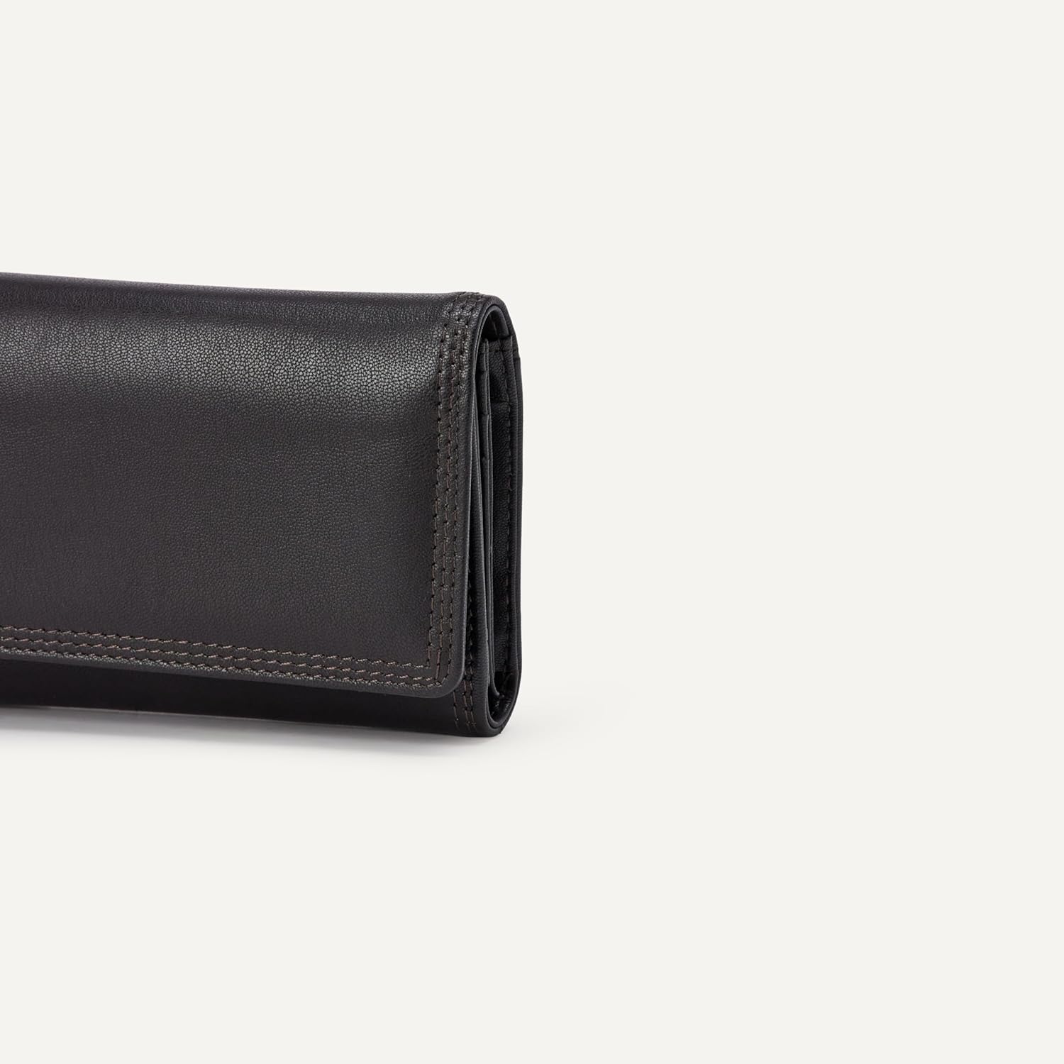 Detalle 2 de Amazon Essentials Women's Long Flap Continental Leather Wallet