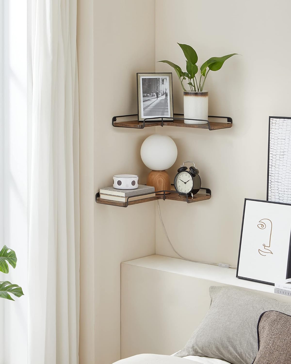 Detalle 2 de VASAGLE LLS831B01 floating corner shelves