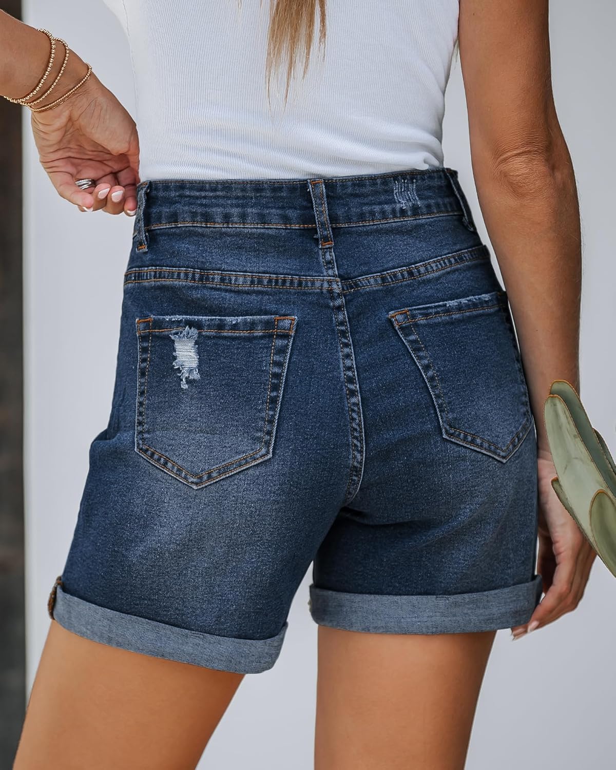 Thumbnail 2 de LookbookStore Women’s Stretchy High-Waisted Ripped Denim Shorts with Pockets (5.5 in inseam)