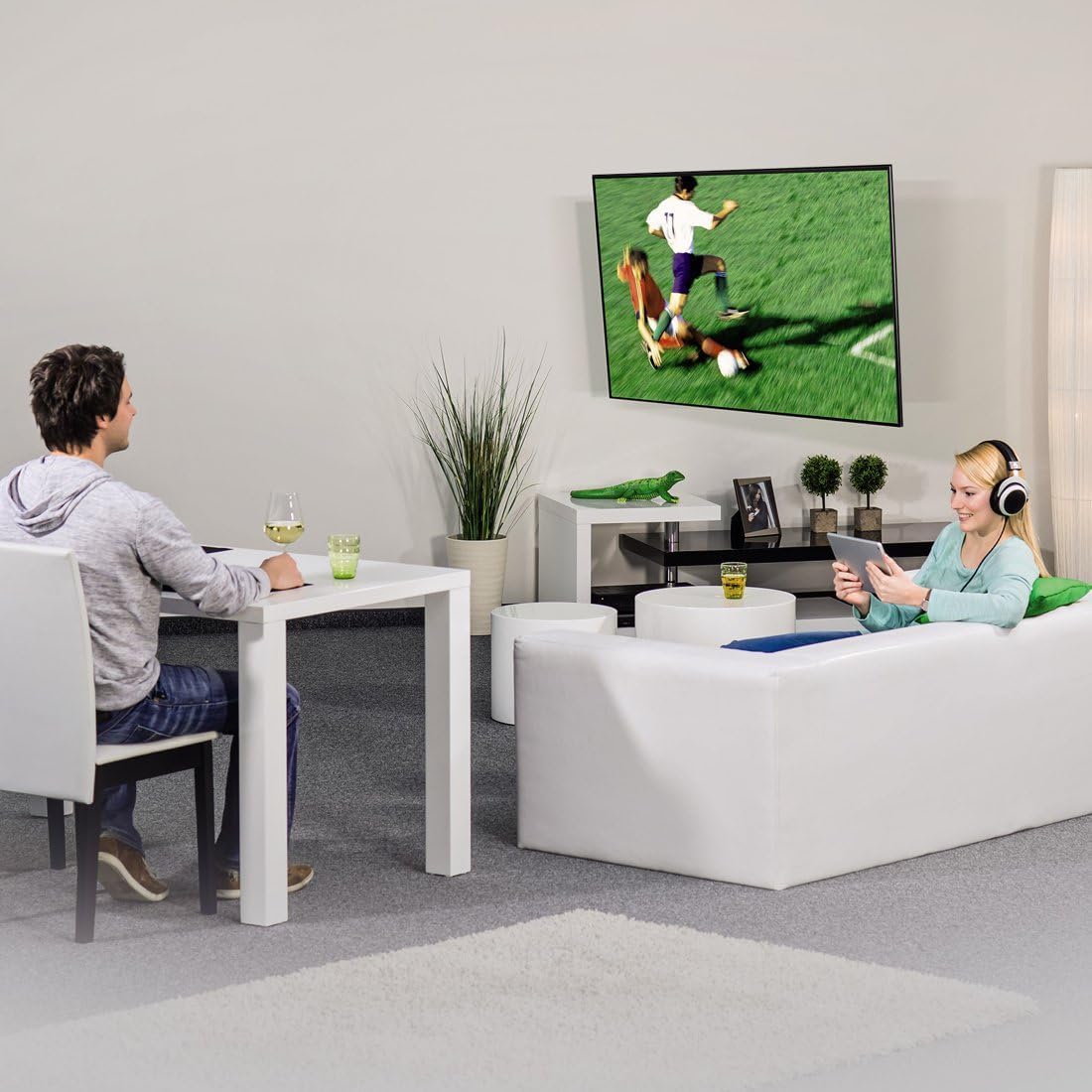 Detalle 2 de Hama TV-Wandhalterung schwenkbar, neigbar und ausziehbar für 19–48 Zoll bis 20 kg (VESA 75×75–200×200) schwarz-weiß