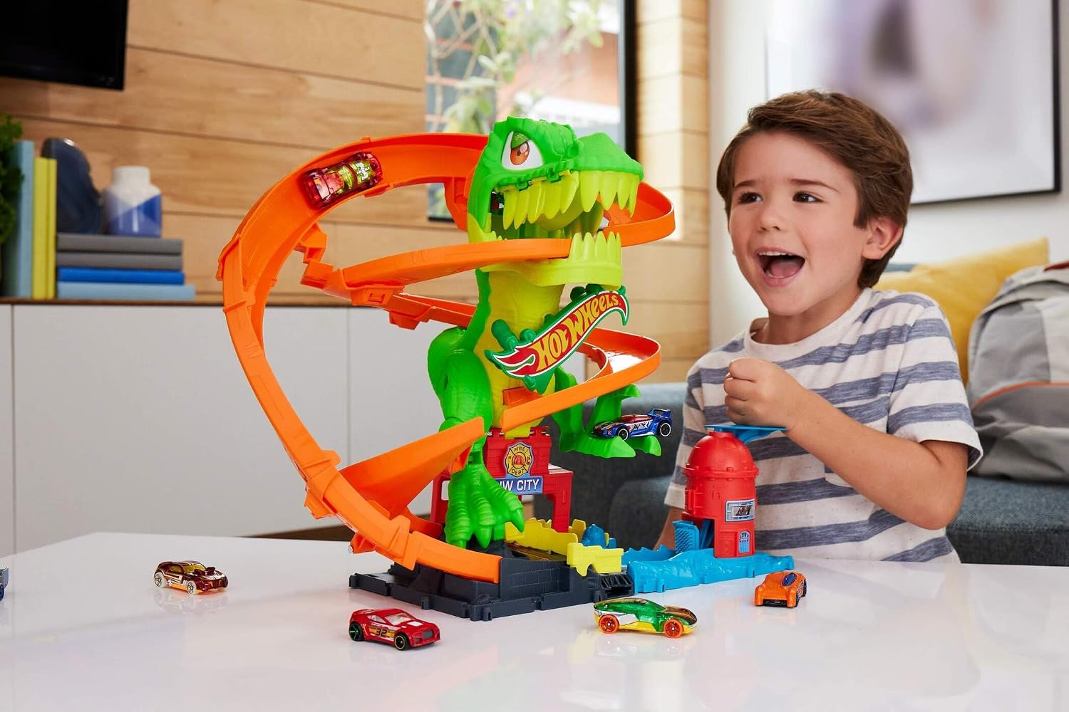 Detalle de Hot Wheels City T-Rex Blaze Battle & 1:64 Scale Die-Cast Toy Car