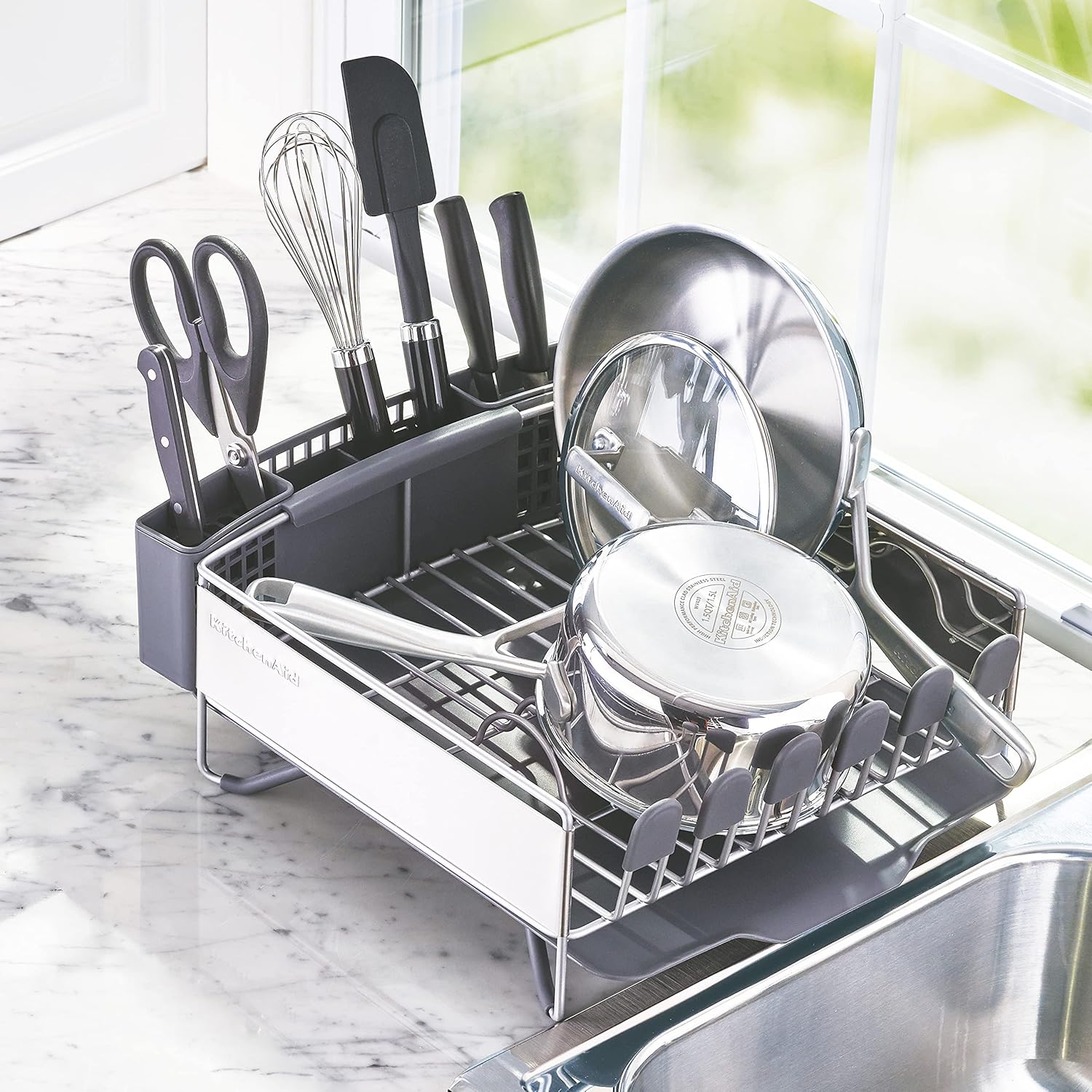 Detalle de KitchenAid Compact Space Saving Dish Rack (Removable Flatware Caddy, Angled Drainboard) — Satin Gray, 15-by-13.25-Inch