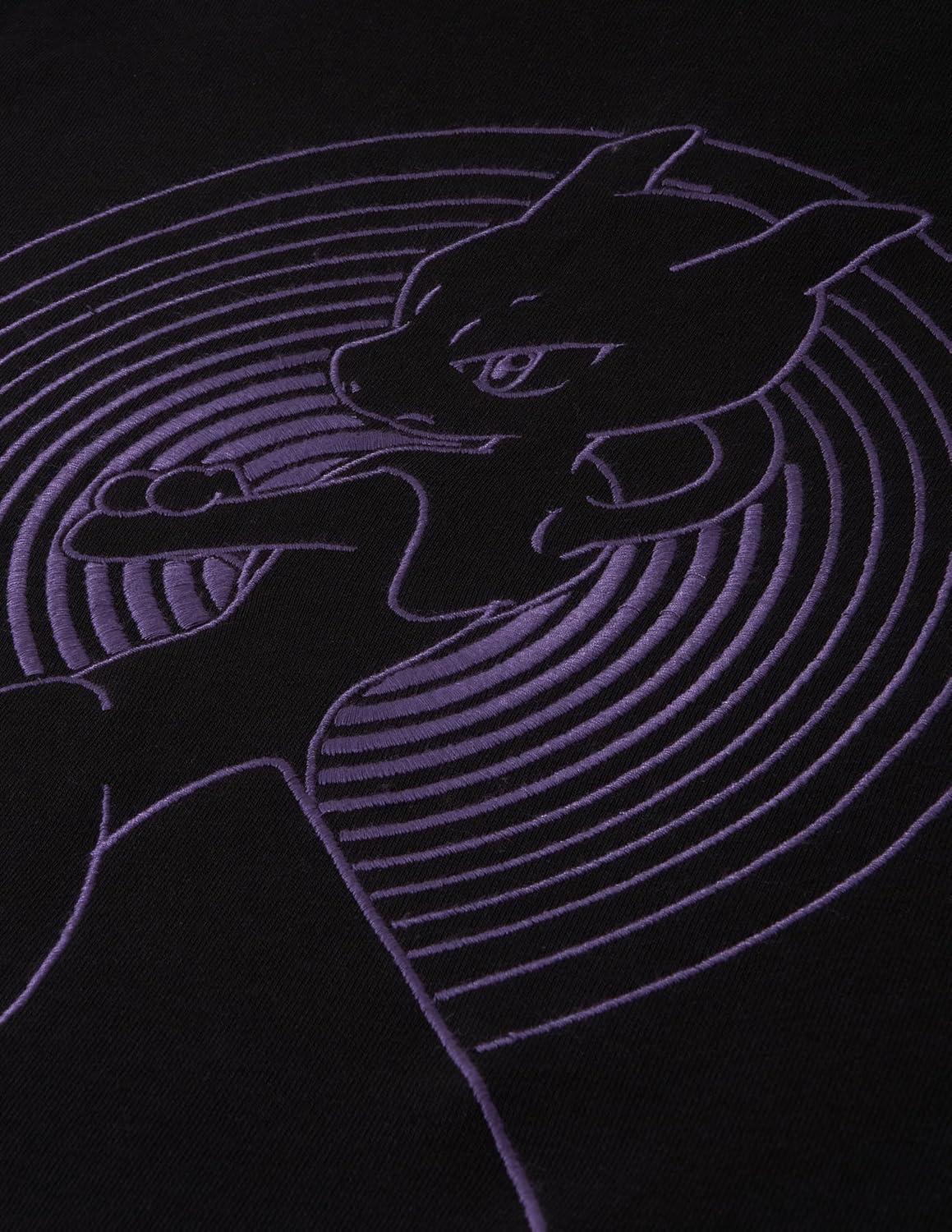 Detalle de Dolly Noire Pokémon Felpa MewTwo, Nero - Unisex, Cotone felpa con ricami – Collezione ufficiale
