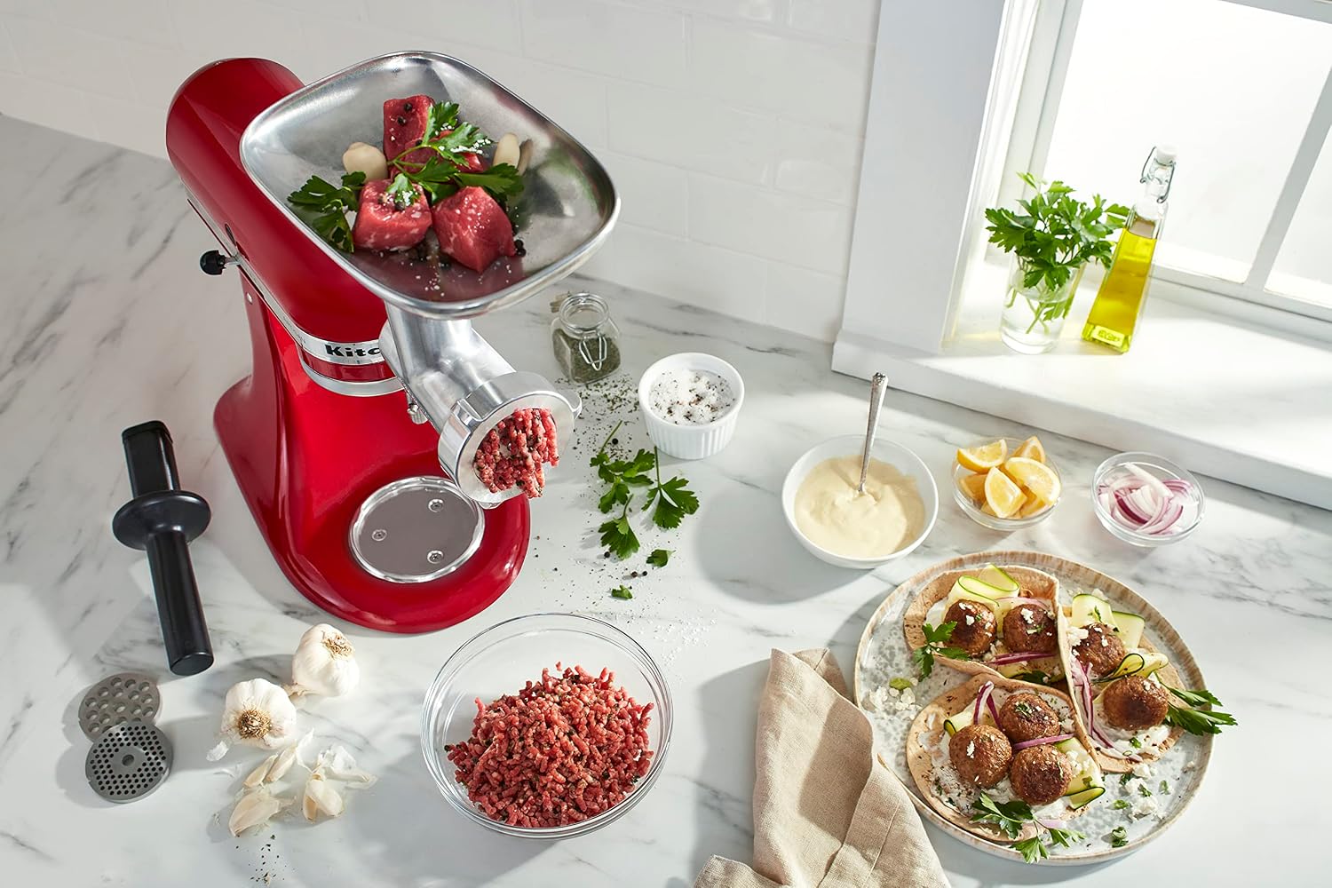 Detalle 1 de KitchenAid Food Grinder Attachment KSMMGA