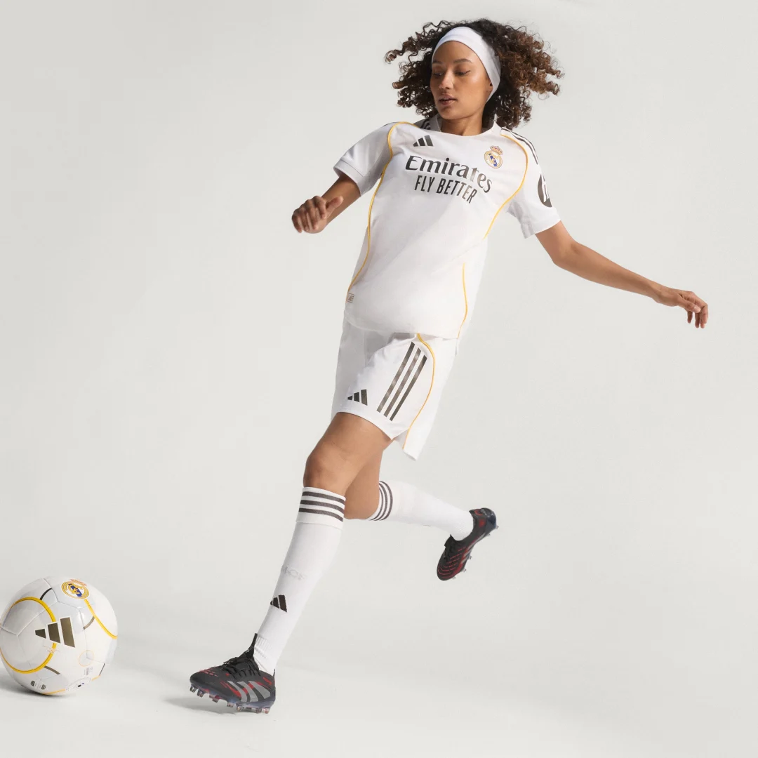 Detalle de Camiseta primera equipación Real Madrid 25/26 Authentic de Adidas