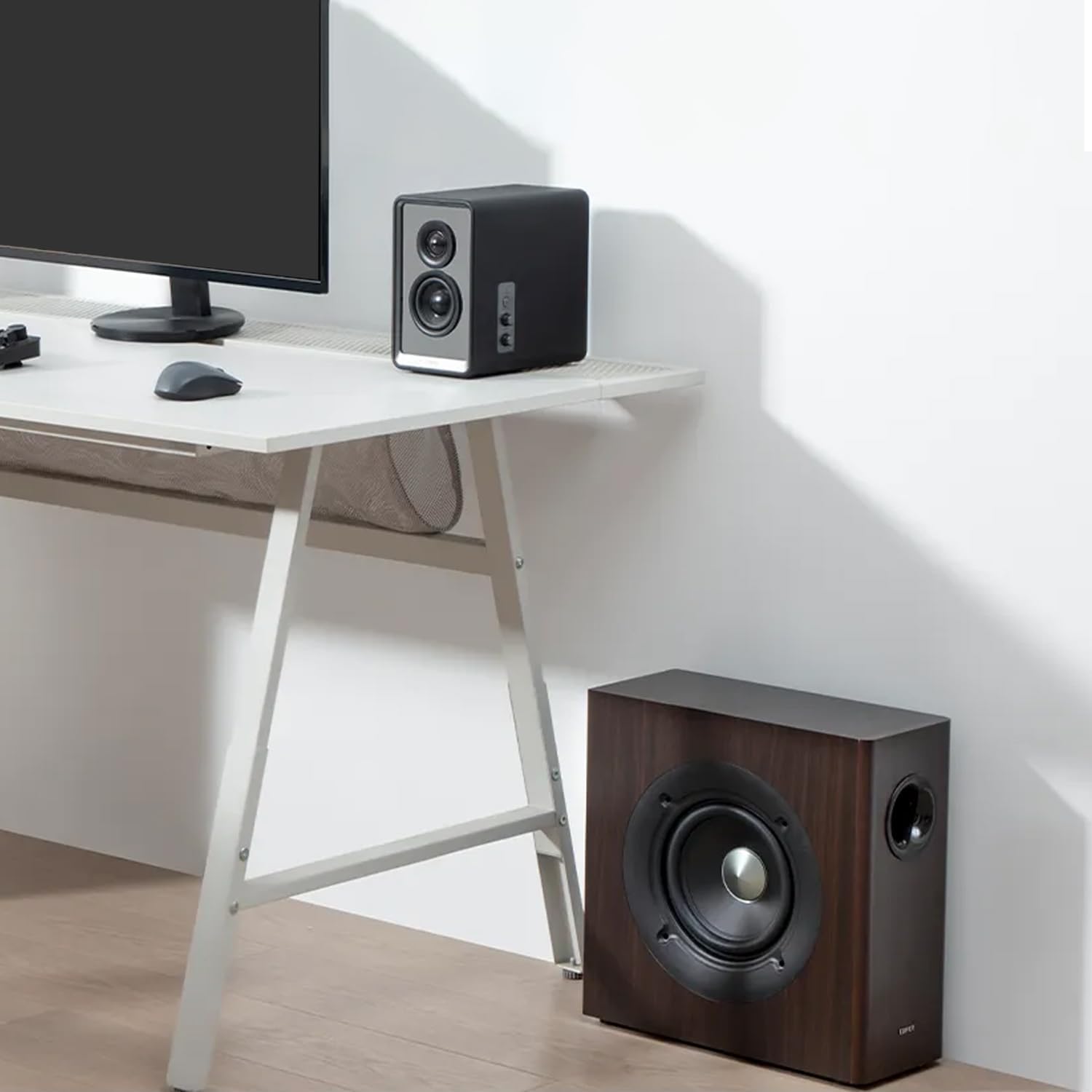Detalle de Edifier T5s Aktiv-Subwoofer mit 8‑Zoll‑Tieftöner, 70 Watt RMS und Low‑Pass‑Filter bis 35 Hz