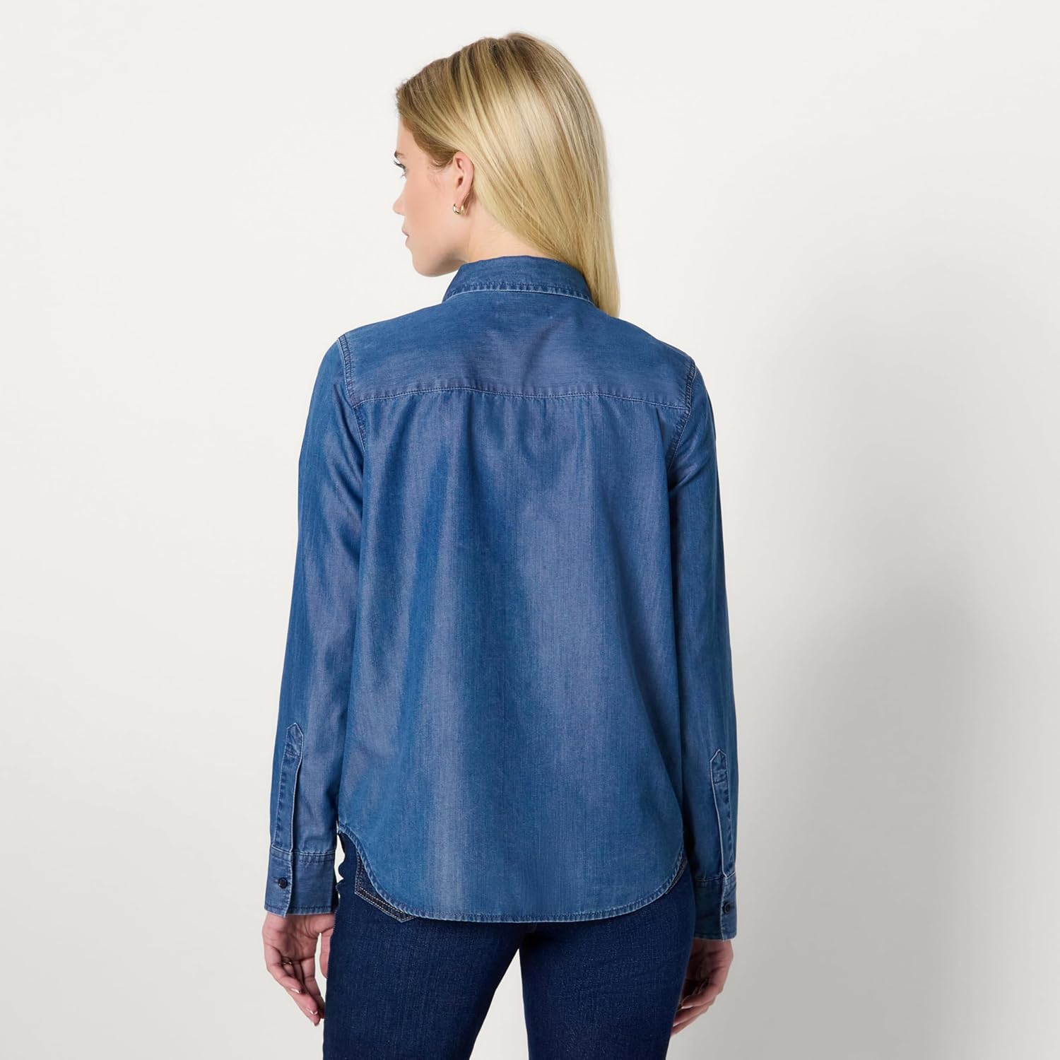 Thumbnail 1 de Amazon Essentials women’s relaxed-fit denim chambray button-down long-sleeve shirt