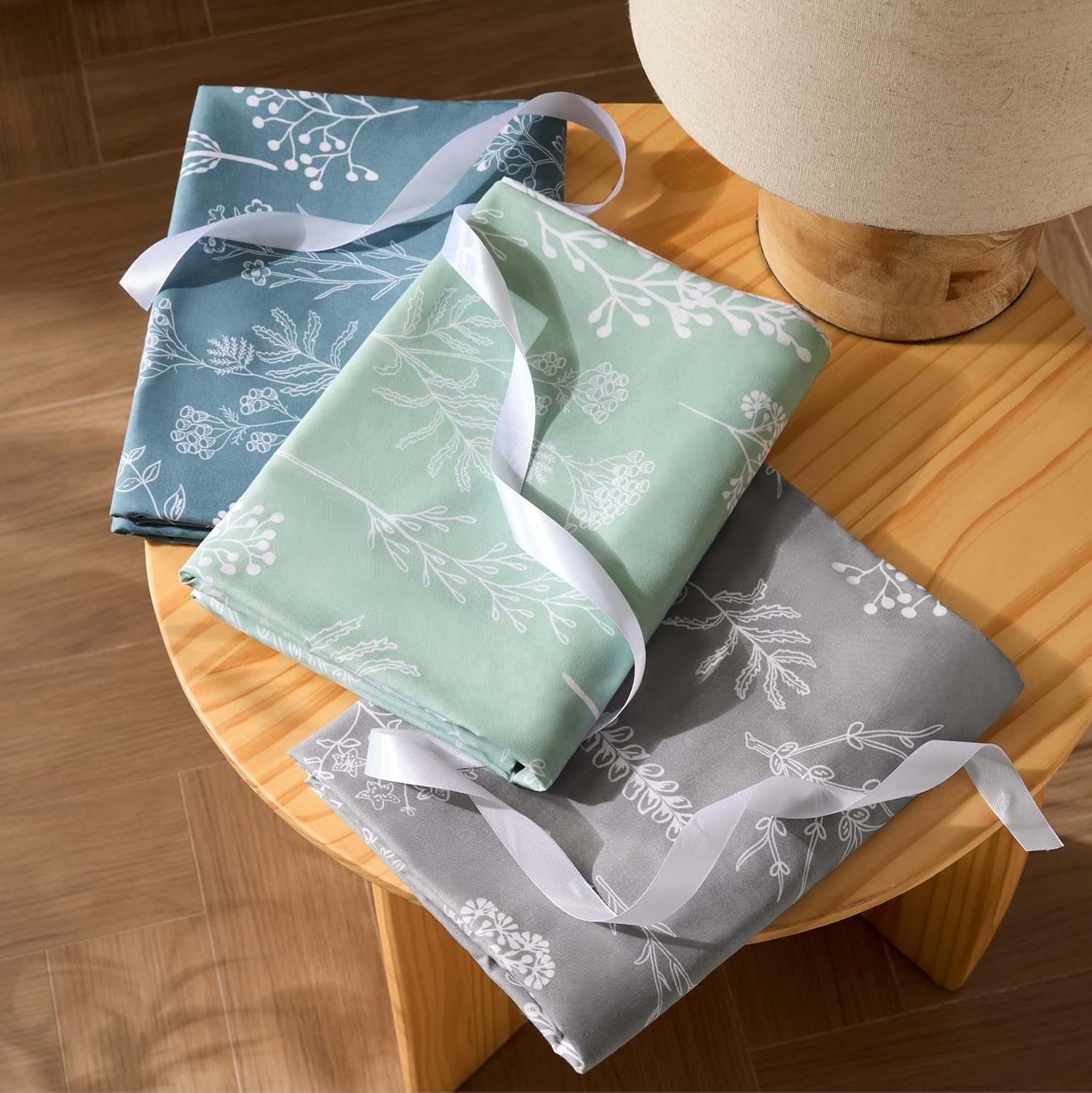 Detalle de Bedsure Bettdecke 135x200 mit Kissenbezug 80x80 – 2-teiliges Set für Allergiker, Taubenblau, 4 Jahreszeiten